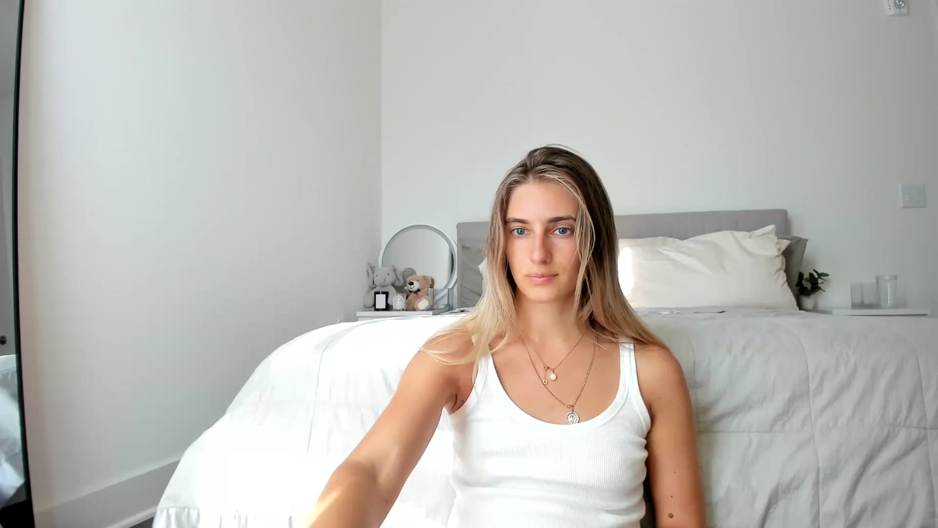 Gallery image thumbnail from Vodka_Queen's myfreecams stream on, 06/06/2024, 24:45 image 20 of 20