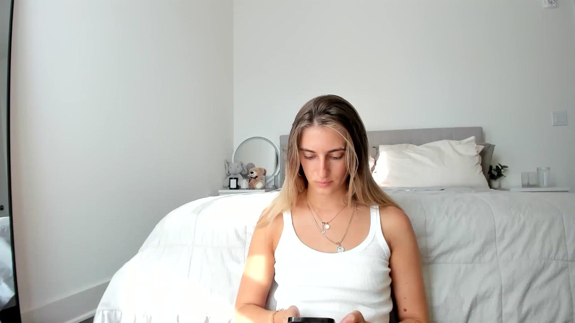 Gallery image thumbnail from Vodka_Queen's myfreecams stream on, 06/06/2024, 24:45 image 18 of 20