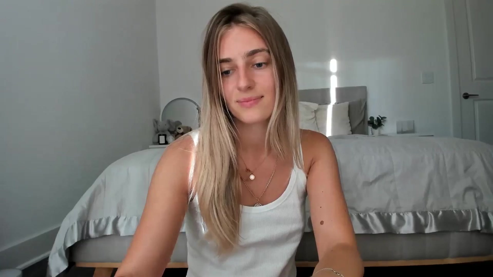 Gallery image thumbnail from Vodka_Queen's myfreecams stream on, 06/08/2024, 02:46 image 14 of 20