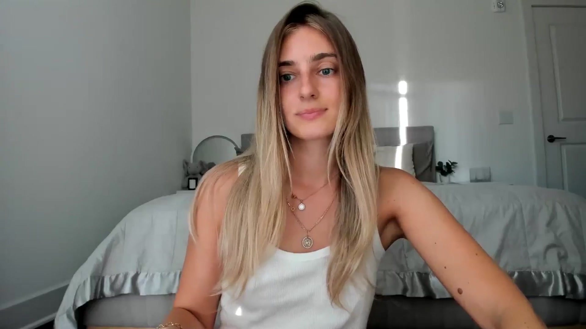 Gallery image thumbnail from Vodka_Queen's myfreecams stream on, 06/08/2024, 02:46 image 15 of 20