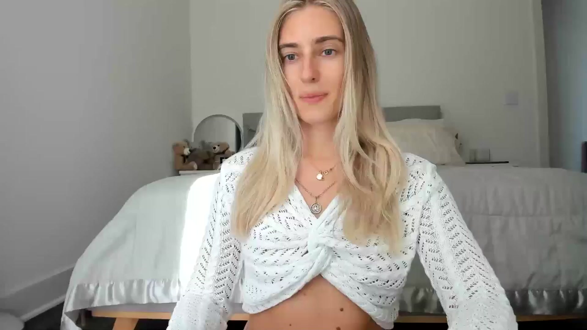 Gallery image thumbnail from Vodka_Queen's myfreecams stream on, 06/14/2024, 24:32 image 2 of 20