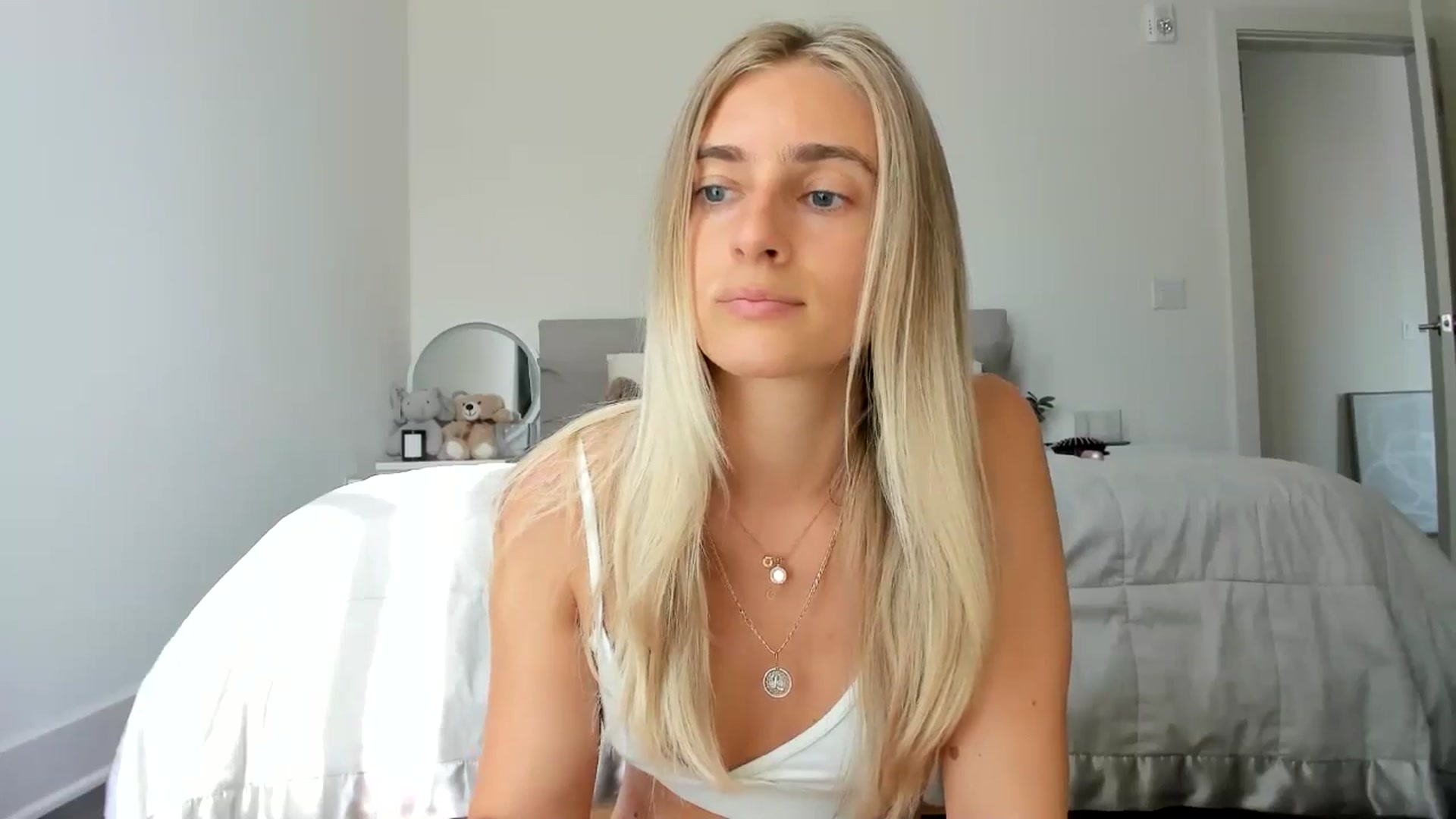 Gallery image thumbnail from Vodka_Queen's myfreecams stream on, 06/16/2024, 23:54 image 14 of 20