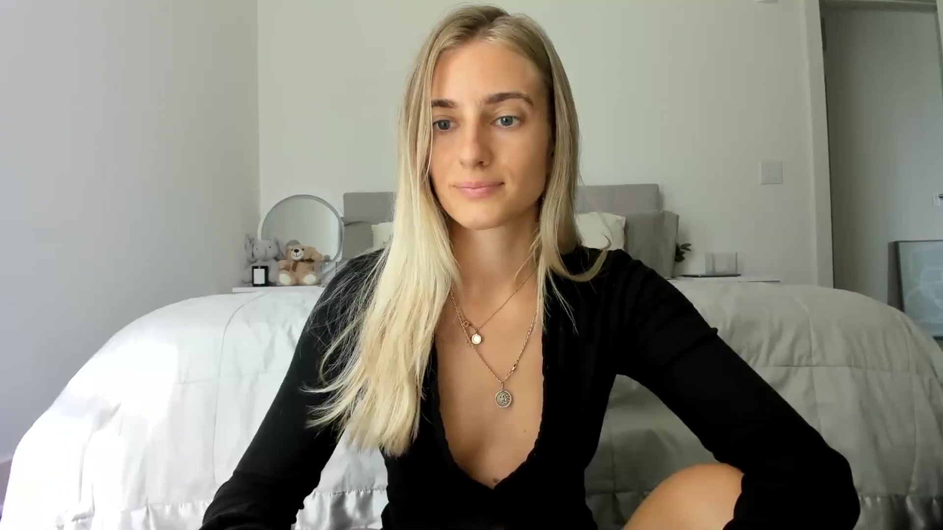 Gallery image thumbnail from Vodka_Queen's myfreecams stream on, 06/18/2024, 01:16 image 4 of 20