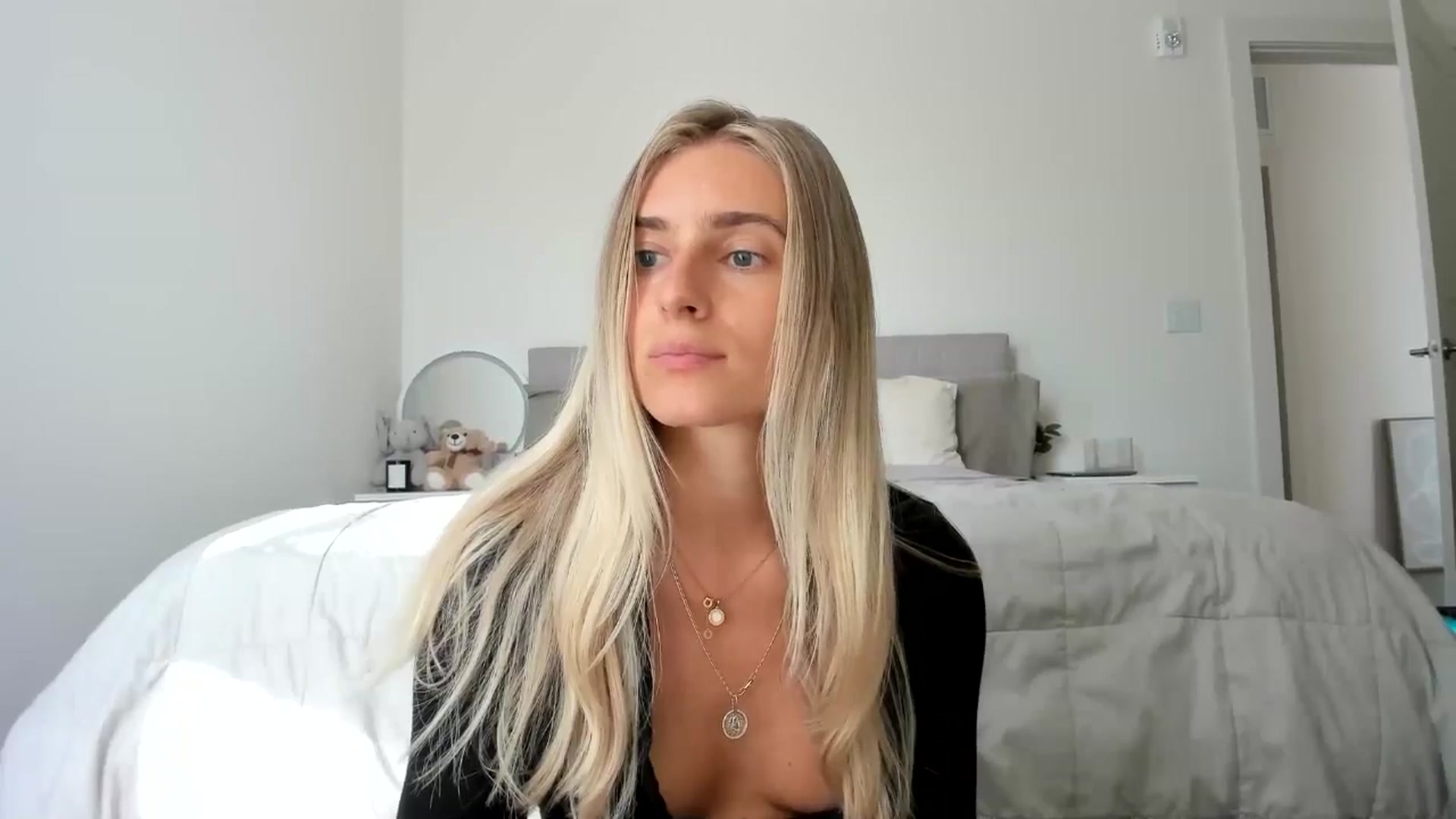 Gallery image thumbnail from Vodka_Queen's myfreecams stream on, 06/18/2024, 01:16 image 19 of 20