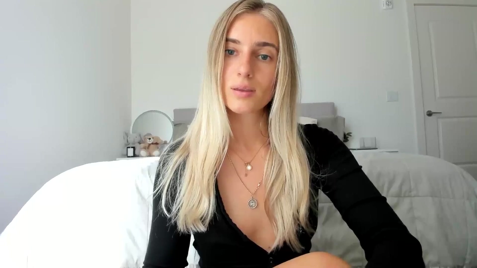 Gallery image thumbnail from Vodka_Queen's myfreecams stream on, 06/18/2024, 01:16 image 12 of 20