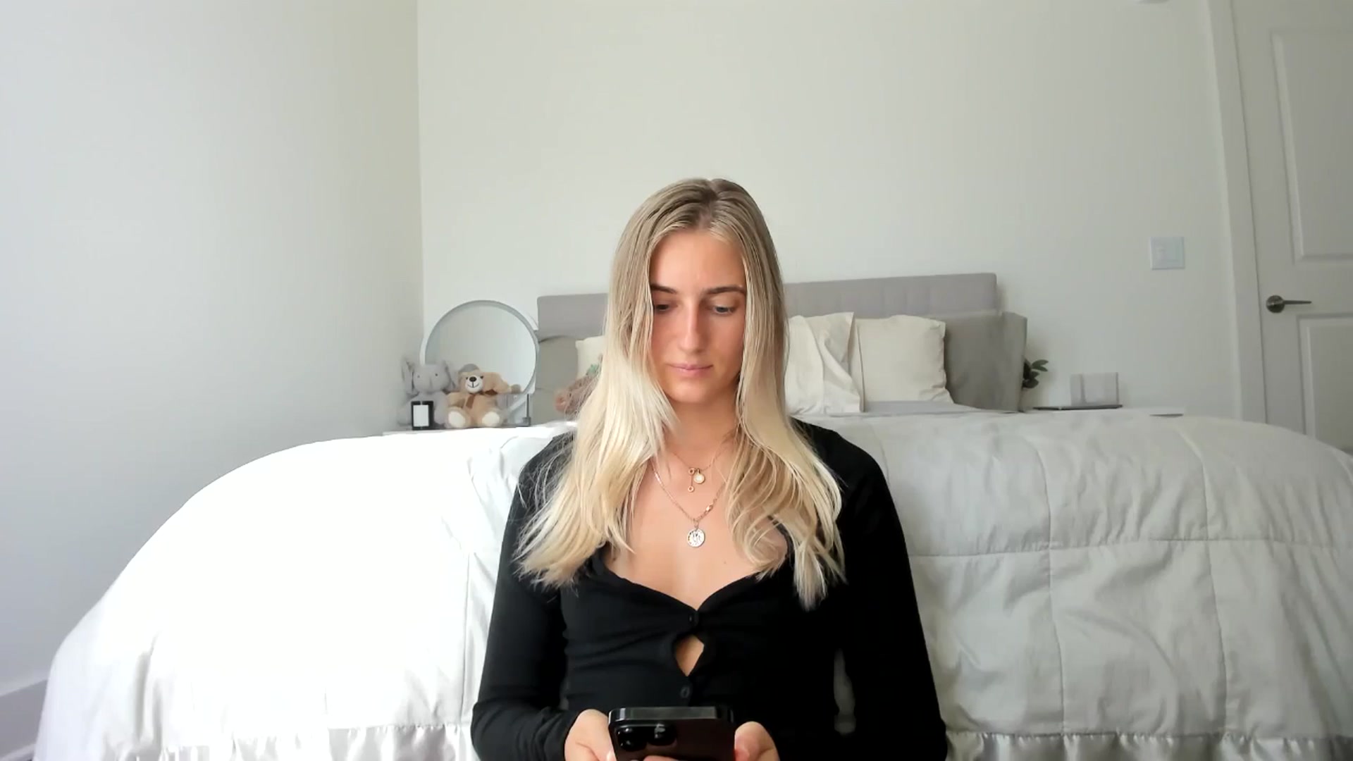 Gallery image thumbnail from Vodka_Queen's myfreecams stream on, 06/18/2024, 01:16 image 14 of 20