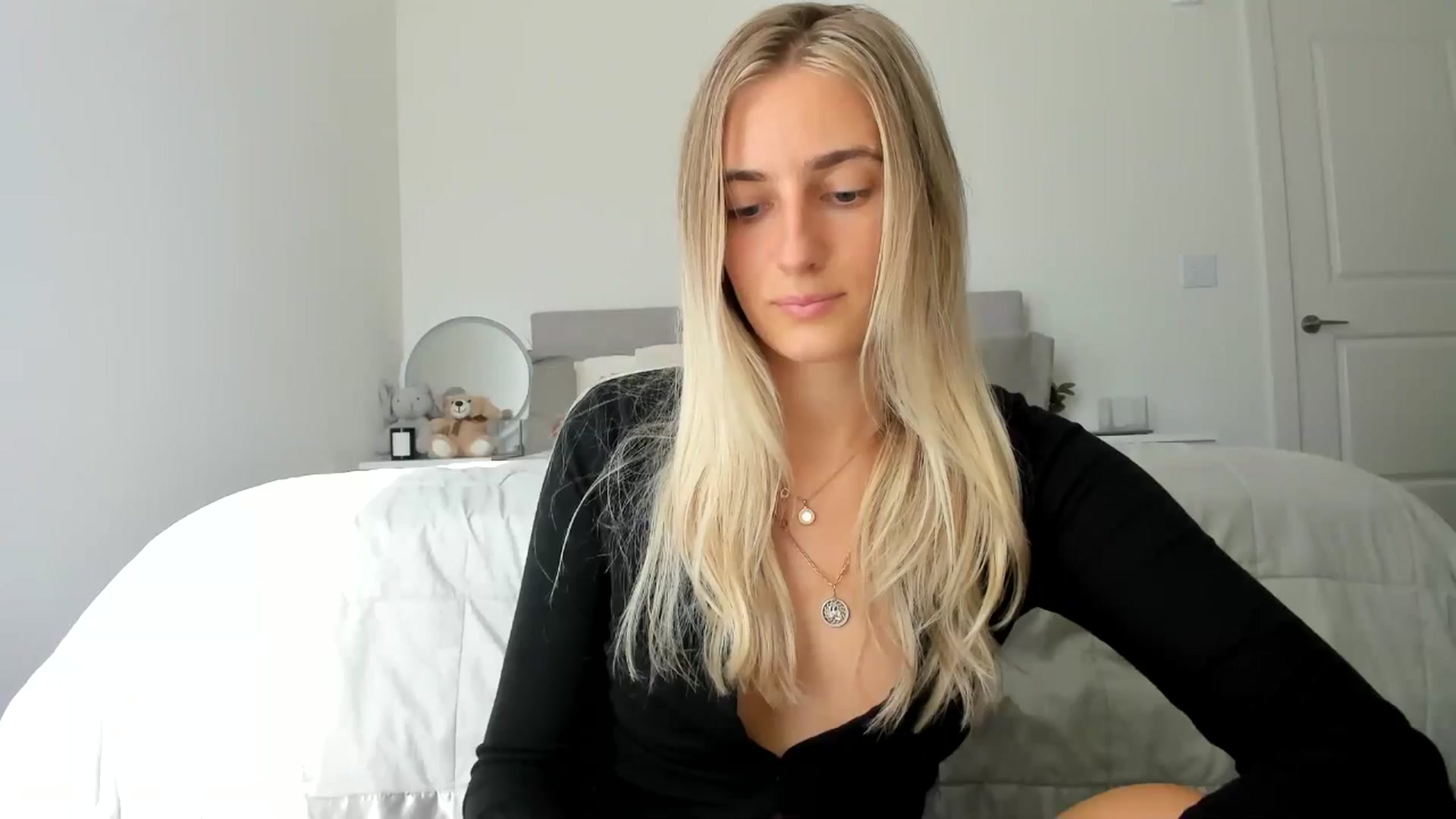 Gallery image thumbnail from Vodka_Queen's myfreecams stream on, 06/18/2024, 01:16 image 9 of 20