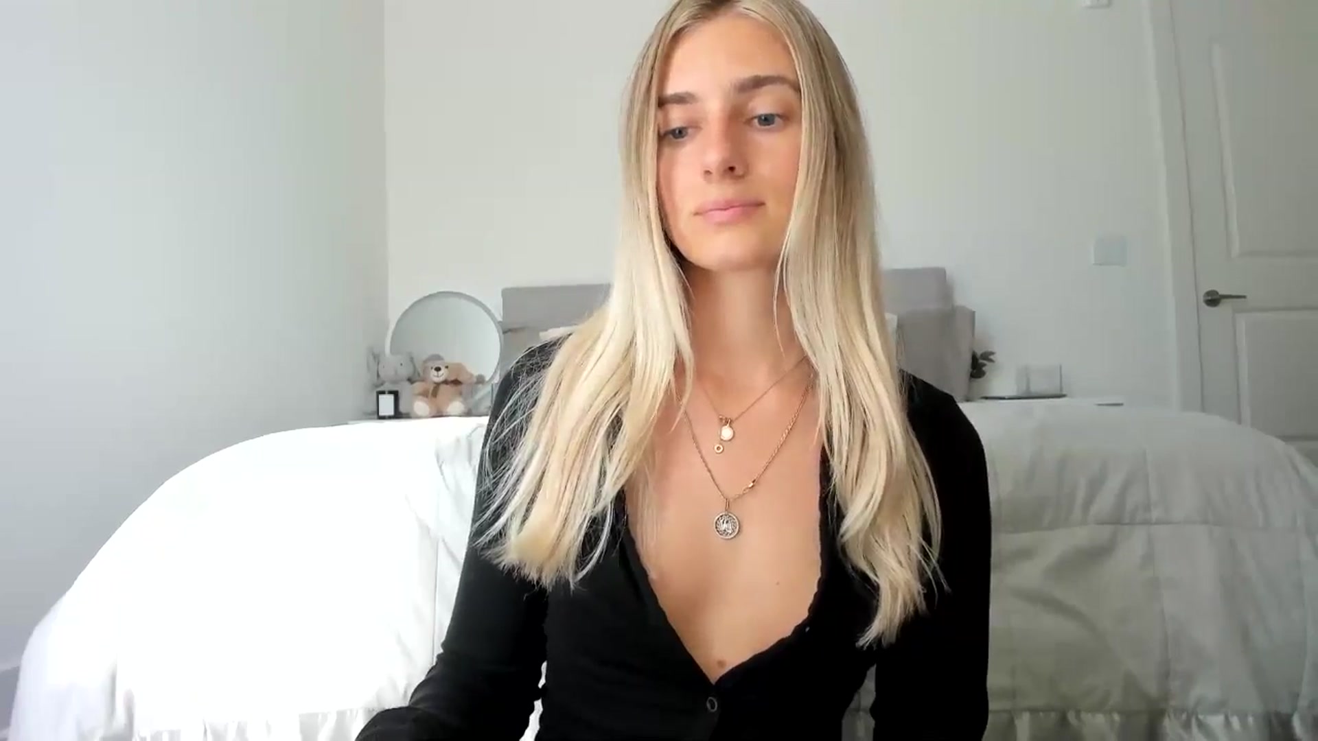 Gallery image thumbnail from Vodka_Queen's myfreecams stream on, 06/18/2024, 01:16 image 13 of 20