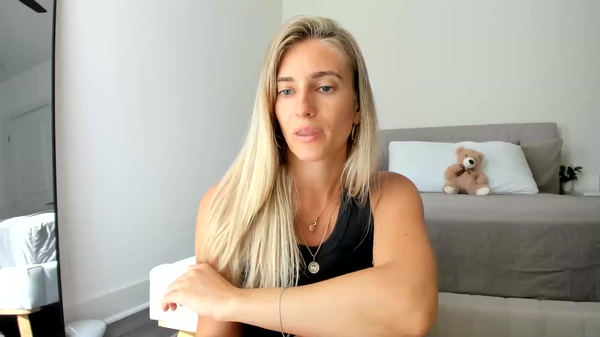 Gallery image thumbnail from Vodka_Queen's myfreecams stream on, 06/22/2024, 24:17 image 16 of 20