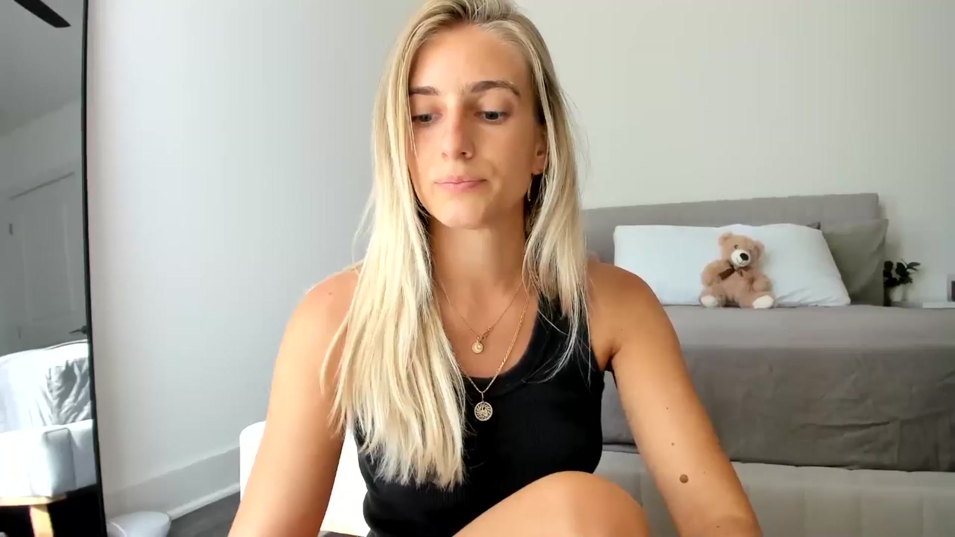 Gallery image thumbnail from Vodka_Queen's myfreecams stream on, 06/22/2024, 24:17 image 17 of 20