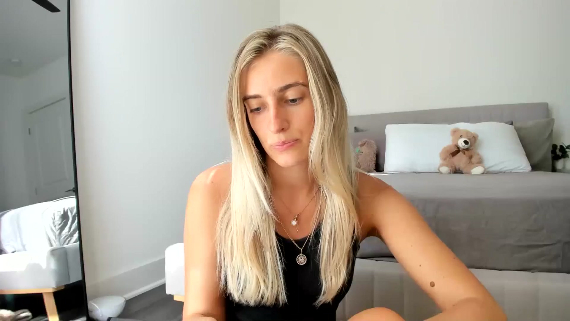 Gallery image thumbnail from Vodka_Queen's myfreecams stream on, 06/22/2024, 24:17 image 20 of 20