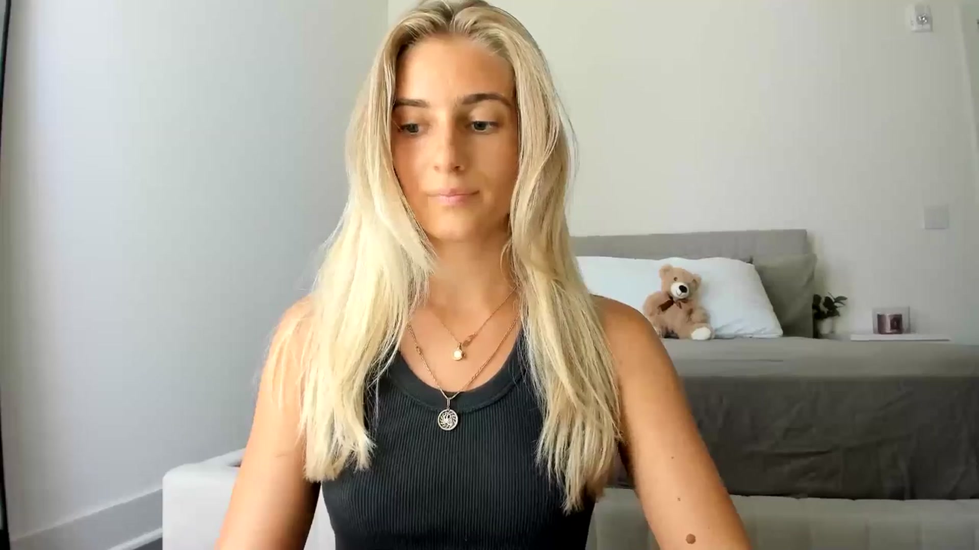 Gallery image thumbnail from Vodka_Queen's myfreecams stream on, 06/22/2024, 24:17 image 3 of 20