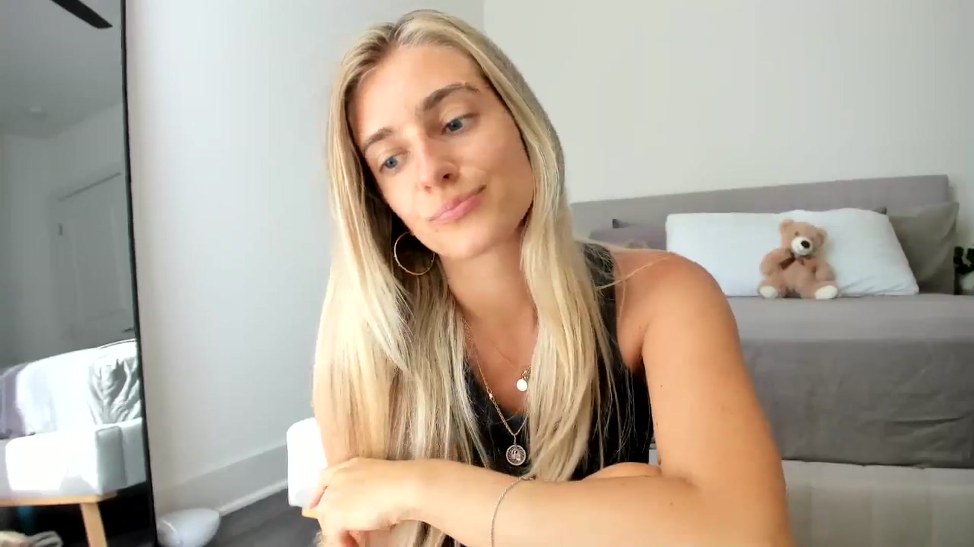 Gallery image thumbnail from Vodka_Queen's myfreecams stream on, 06/22/2024, 24:17 image 19 of 20