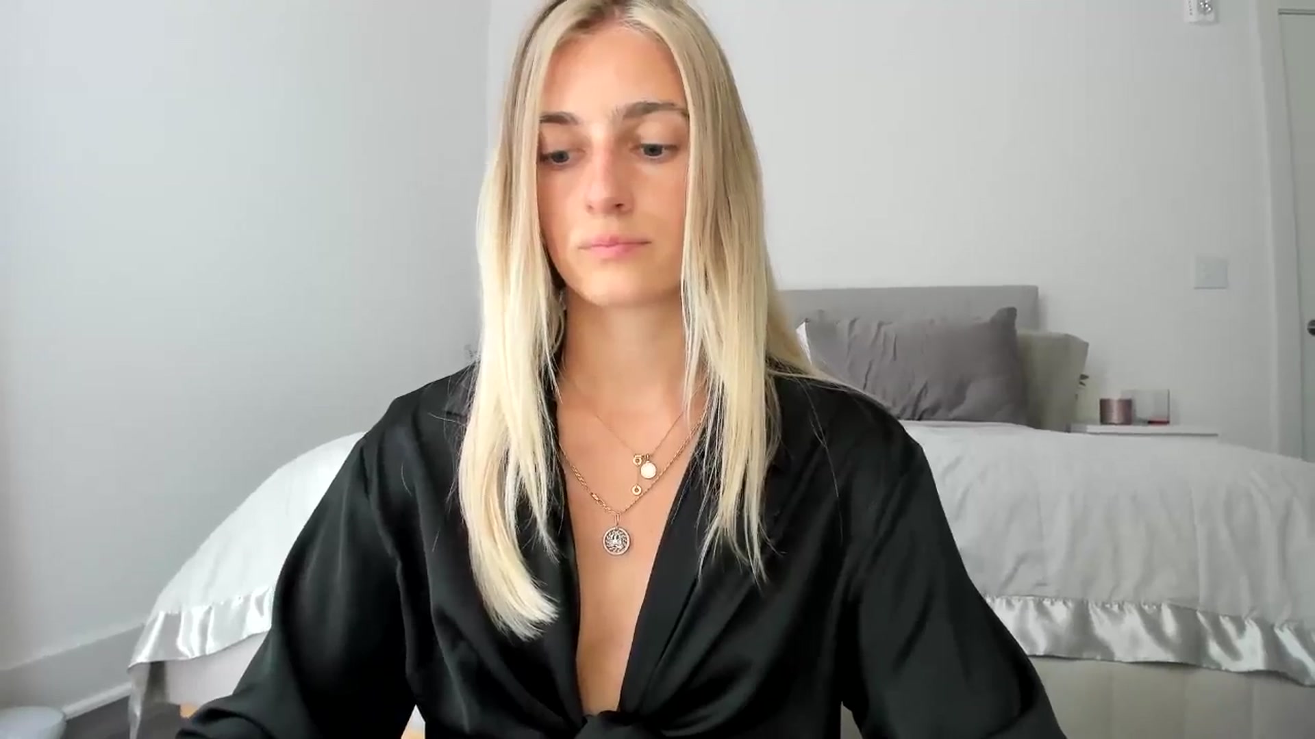 Gallery image thumbnail from Vodka_Queen's myfreecams stream on, 06/23/2024, 24:01 image 18 of 20