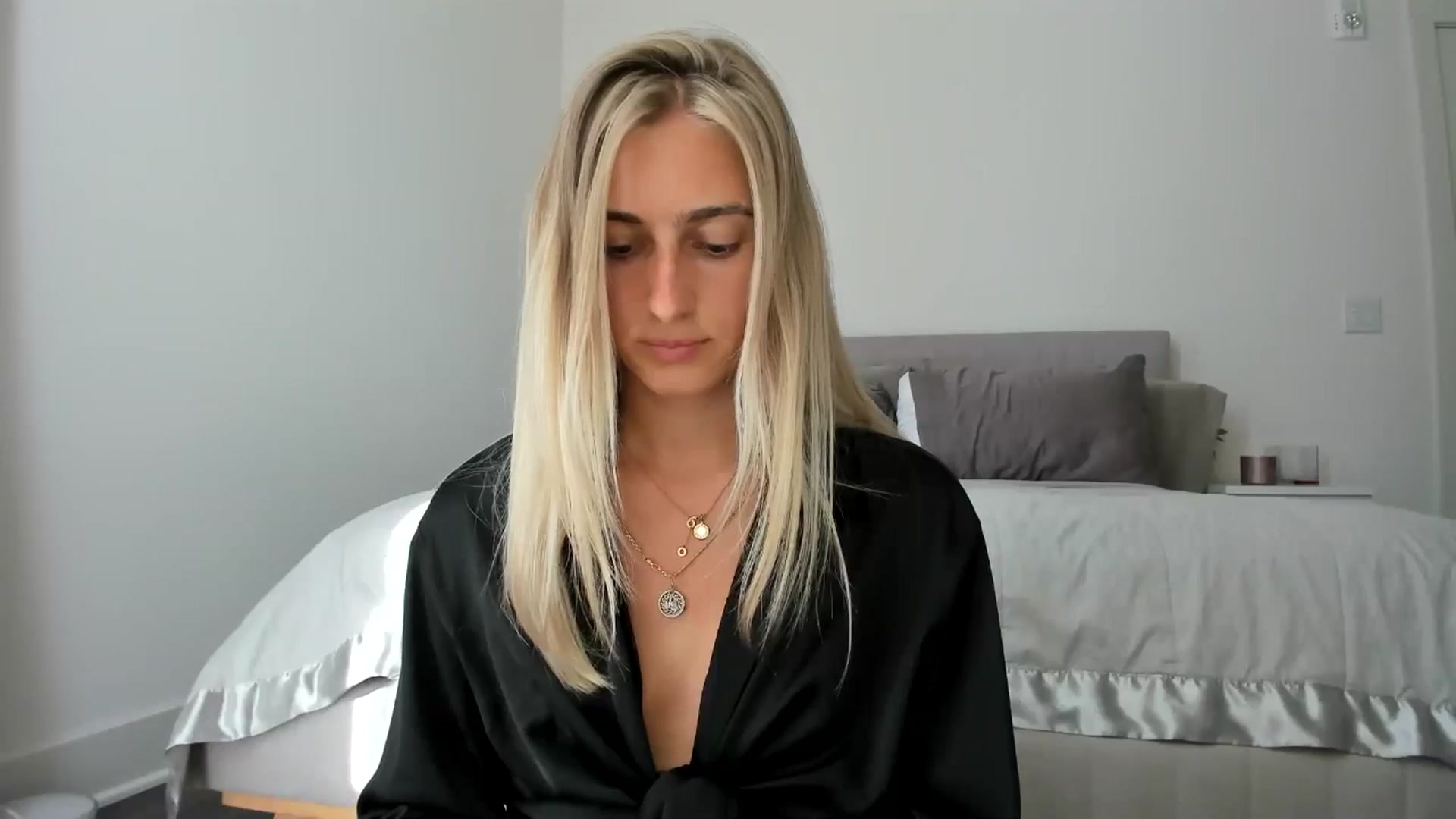 Gallery image thumbnail from Vodka_Queen's myfreecams stream on, 06/23/2024, 24:01 image 15 of 20