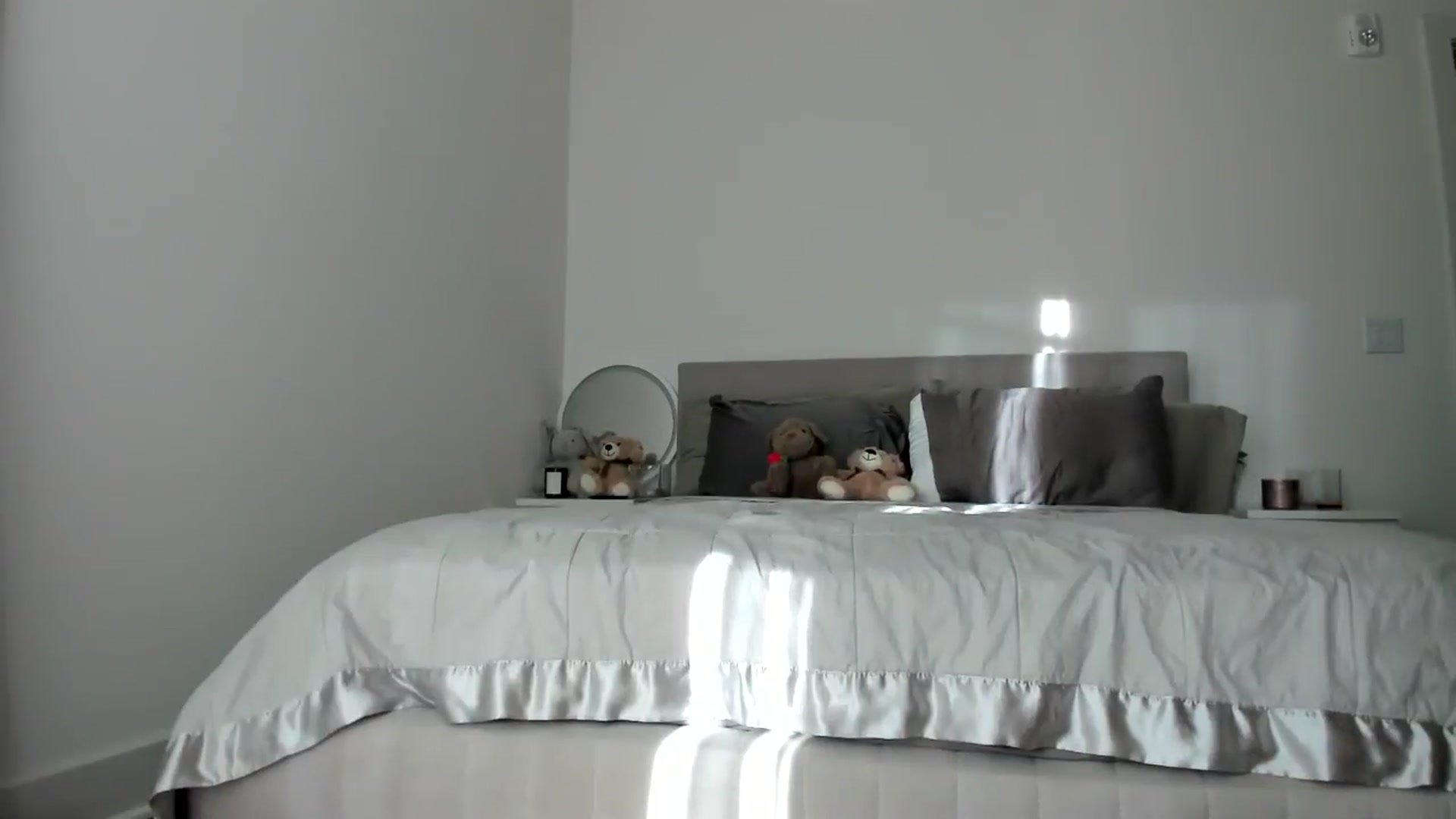 Gallery image thumbnail from Vodka_Queen's myfreecams stream on, 06/23/2024, 02:08 image 16 of 20