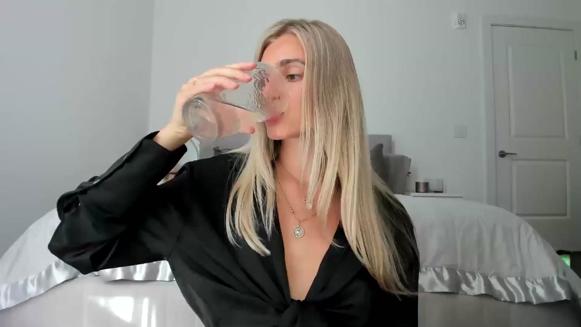 Gallery image thumbnail from Vodka_Queen's myfreecams stream on, 06/23/2024, 02:08 image 6 of 20