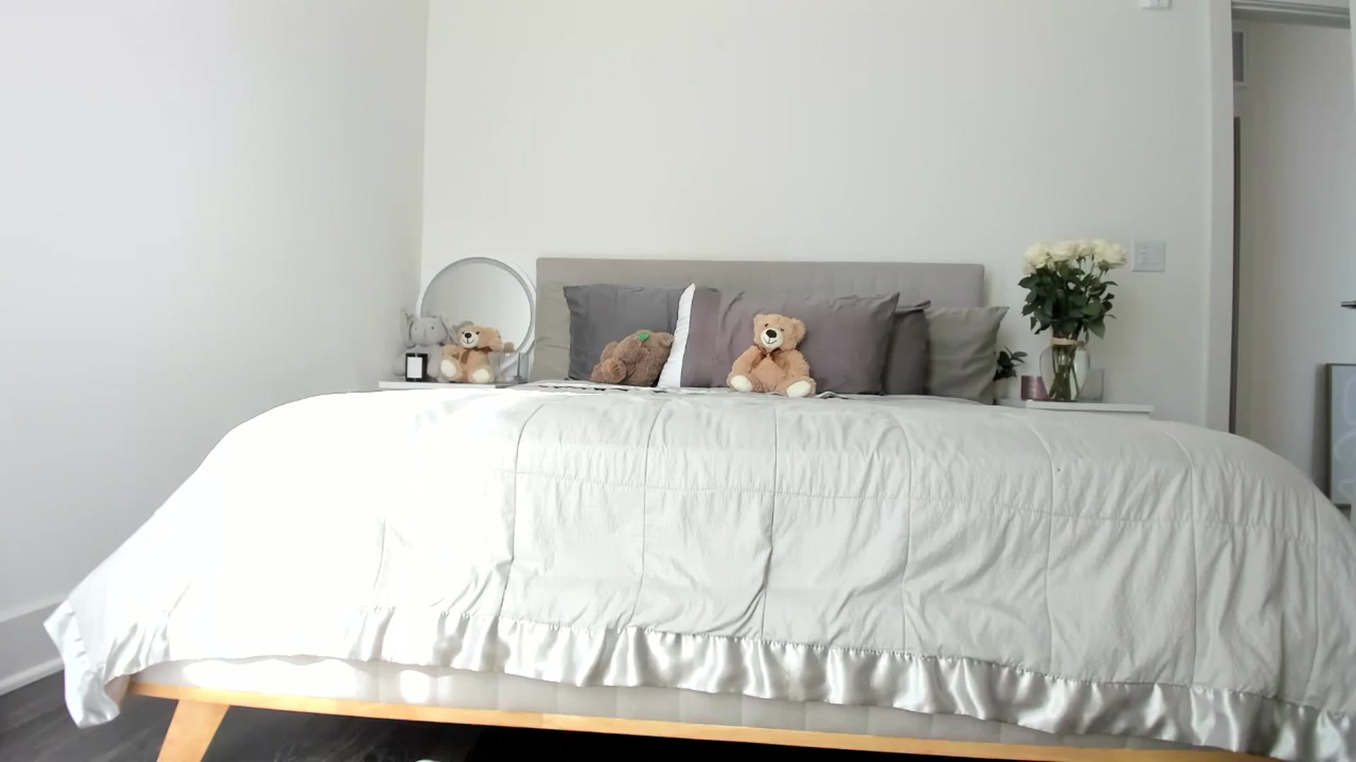 Gallery image thumbnail from Vodka_Queen's myfreecams stream on, 06/25/2024, 24:06 image 20 of 20