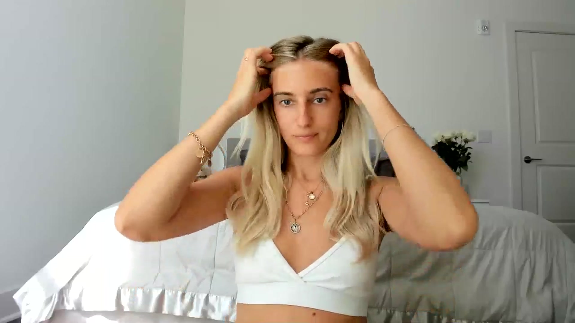 Gallery image thumbnail from Vodka_Queen's myfreecams stream on, 06/25/2024, 24:06 image 12 of 20