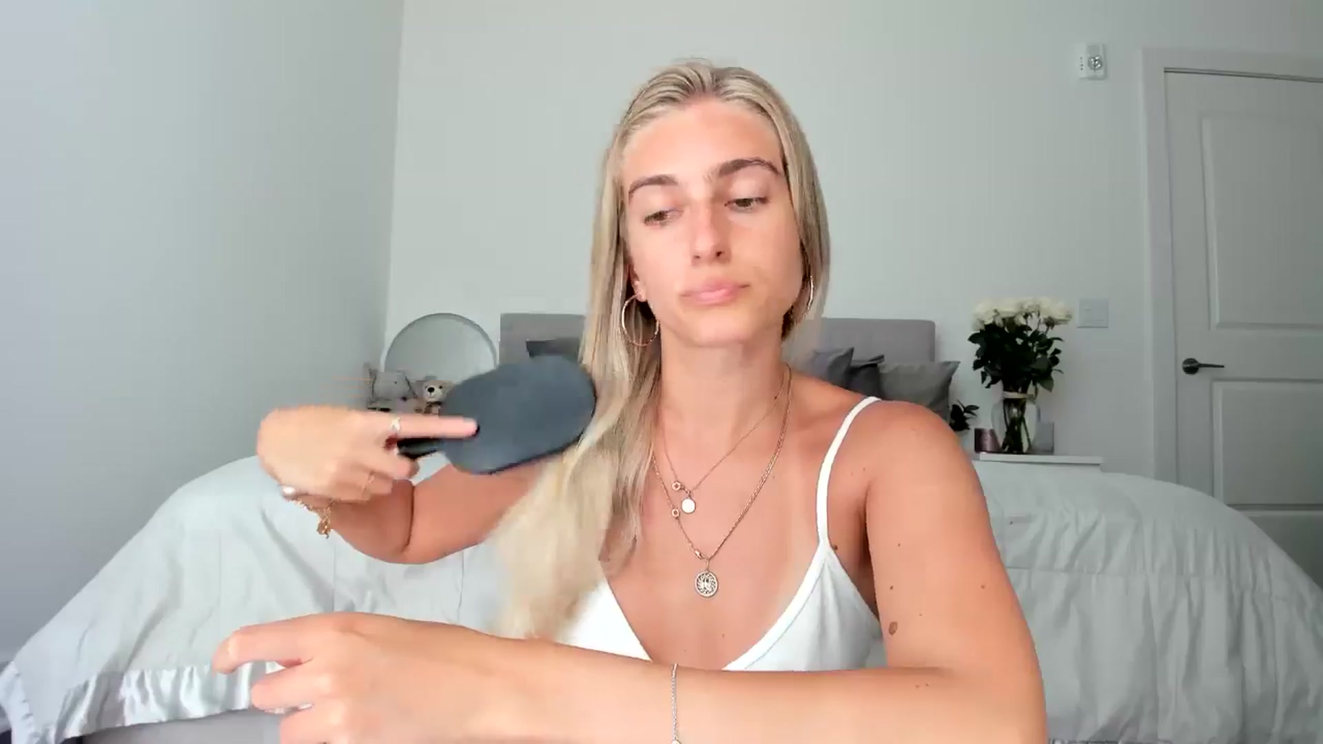 Gallery image thumbnail from Vodka_Queen's myfreecams stream on, 06/25/2024, 01:04 image 15 of 20