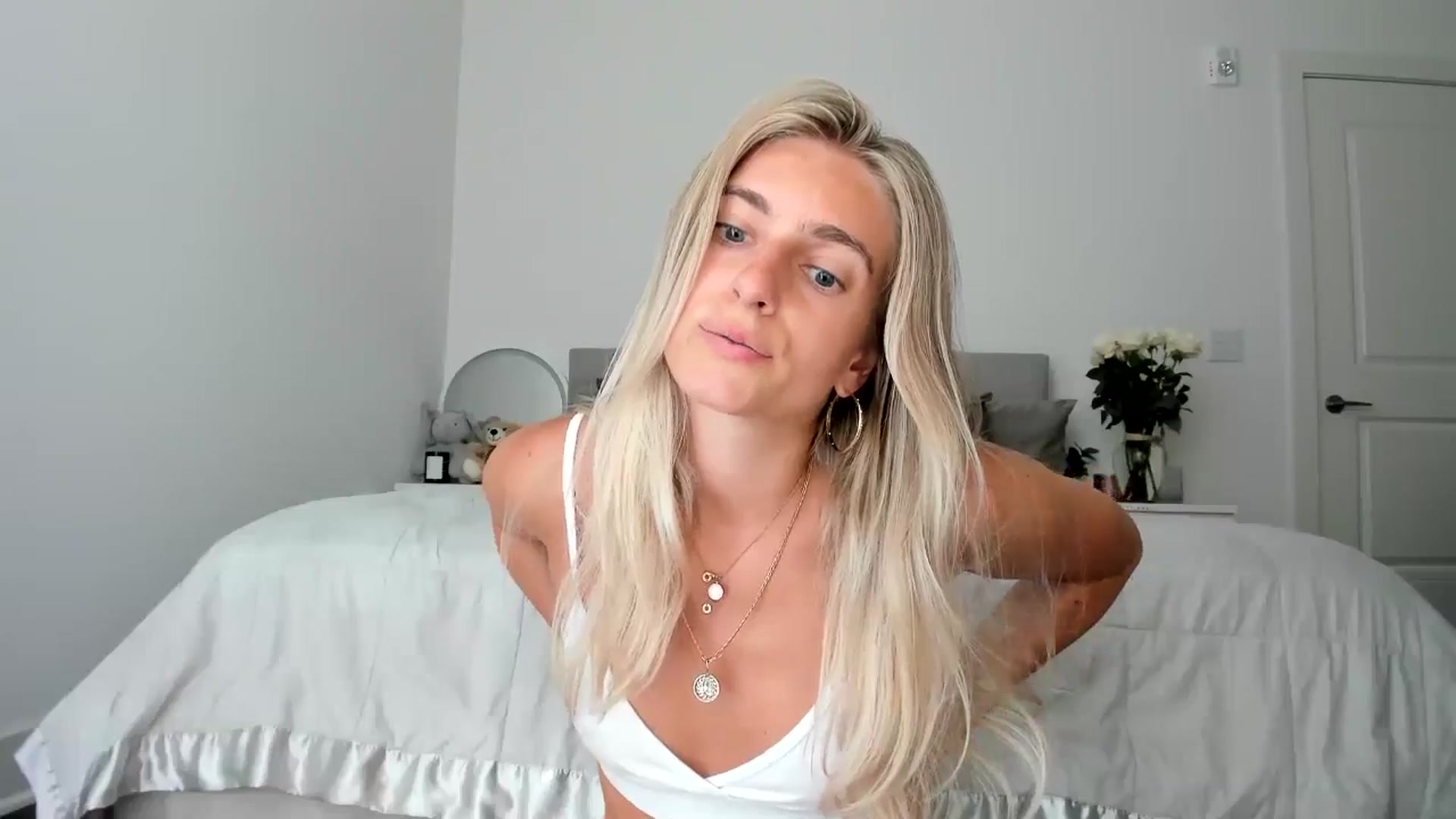 Gallery image thumbnail from Vodka_Queen's myfreecams stream on, 06/25/2024, 01:04 image 14 of 20