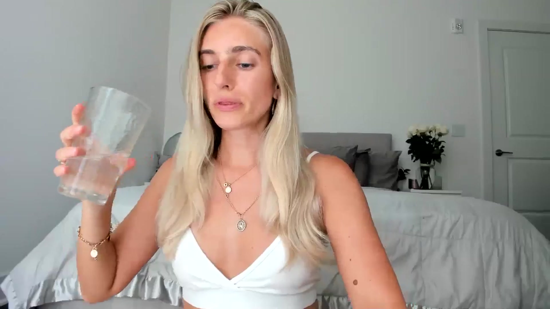Gallery image thumbnail from Vodka_Queen's myfreecams stream on, 06/25/2024, 01:04 image 16 of 20