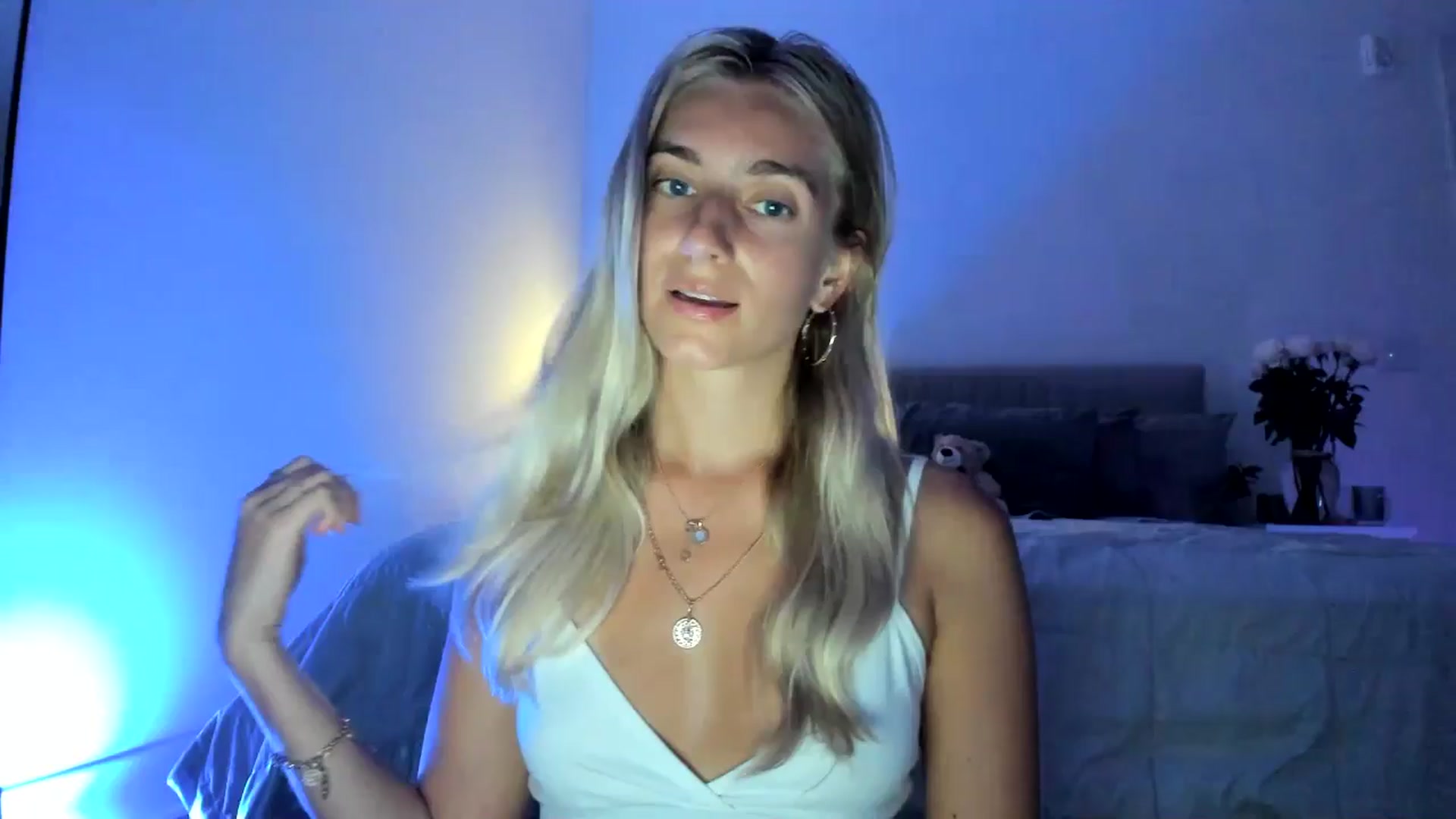 Gallery image thumbnail from Vodka_Queen's myfreecams stream on, 06/25/2024, 04:44 image 1 of 20
