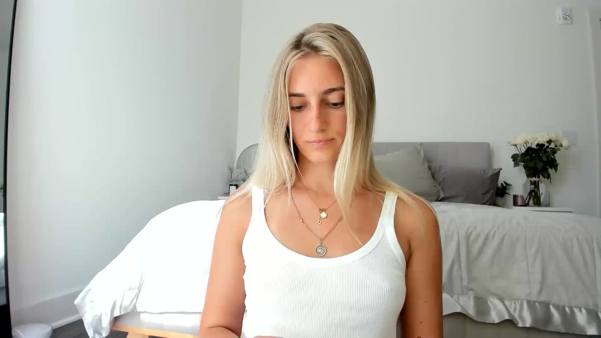 Gallery image thumbnail from Vodka_Queen's myfreecams stream on, 06/27/2024, 24:02 image 14 of 20