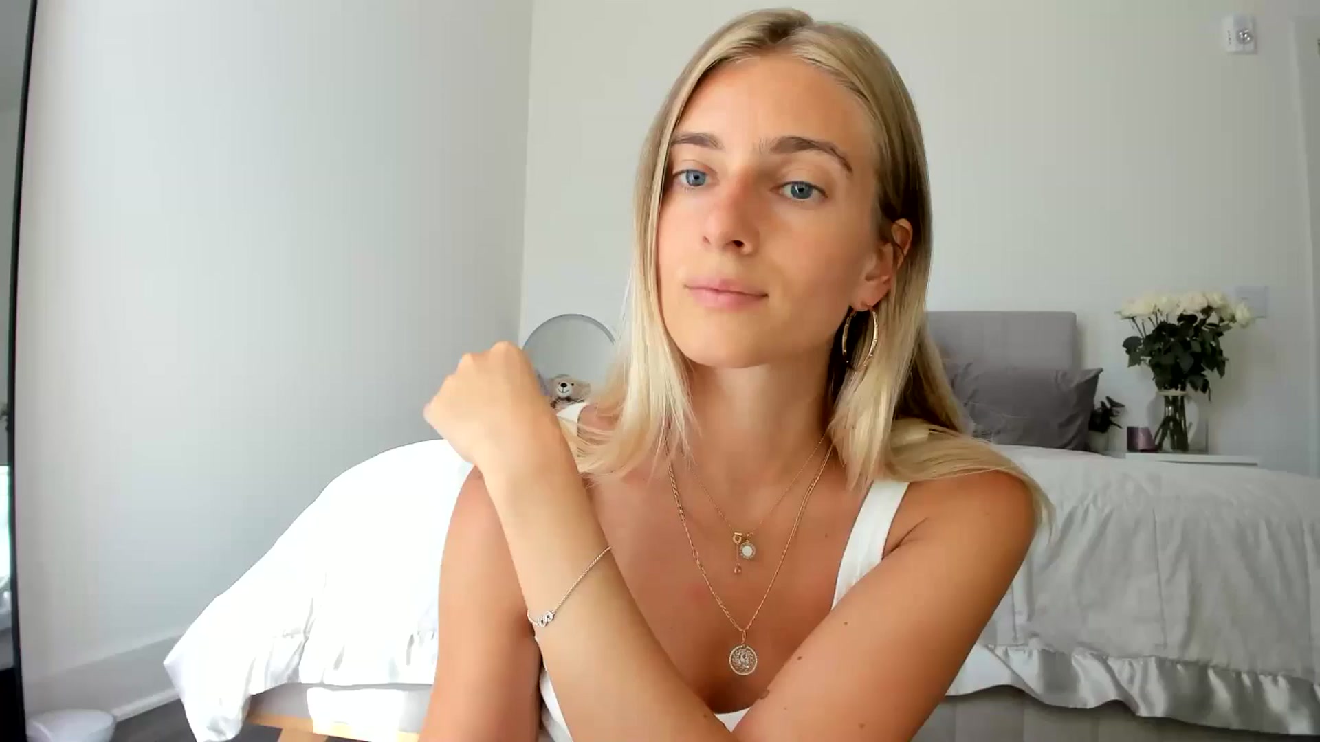 Gallery image thumbnail from Vodka_Queen's myfreecams stream on, 06/27/2024, 24:02 image 8 of 20