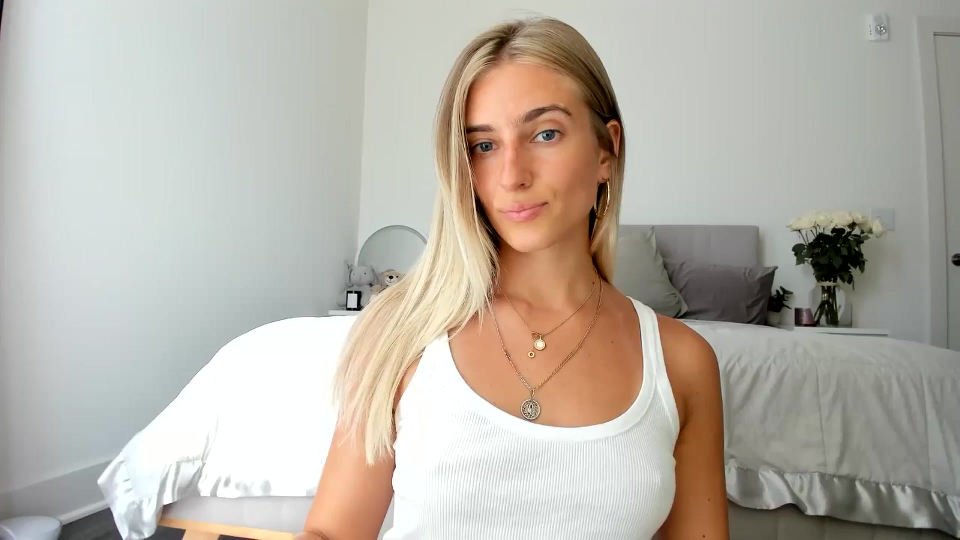 Gallery image thumbnail from Vodka_Queen's myfreecams stream on, 06/27/2024, 24:16 image 4 of 20