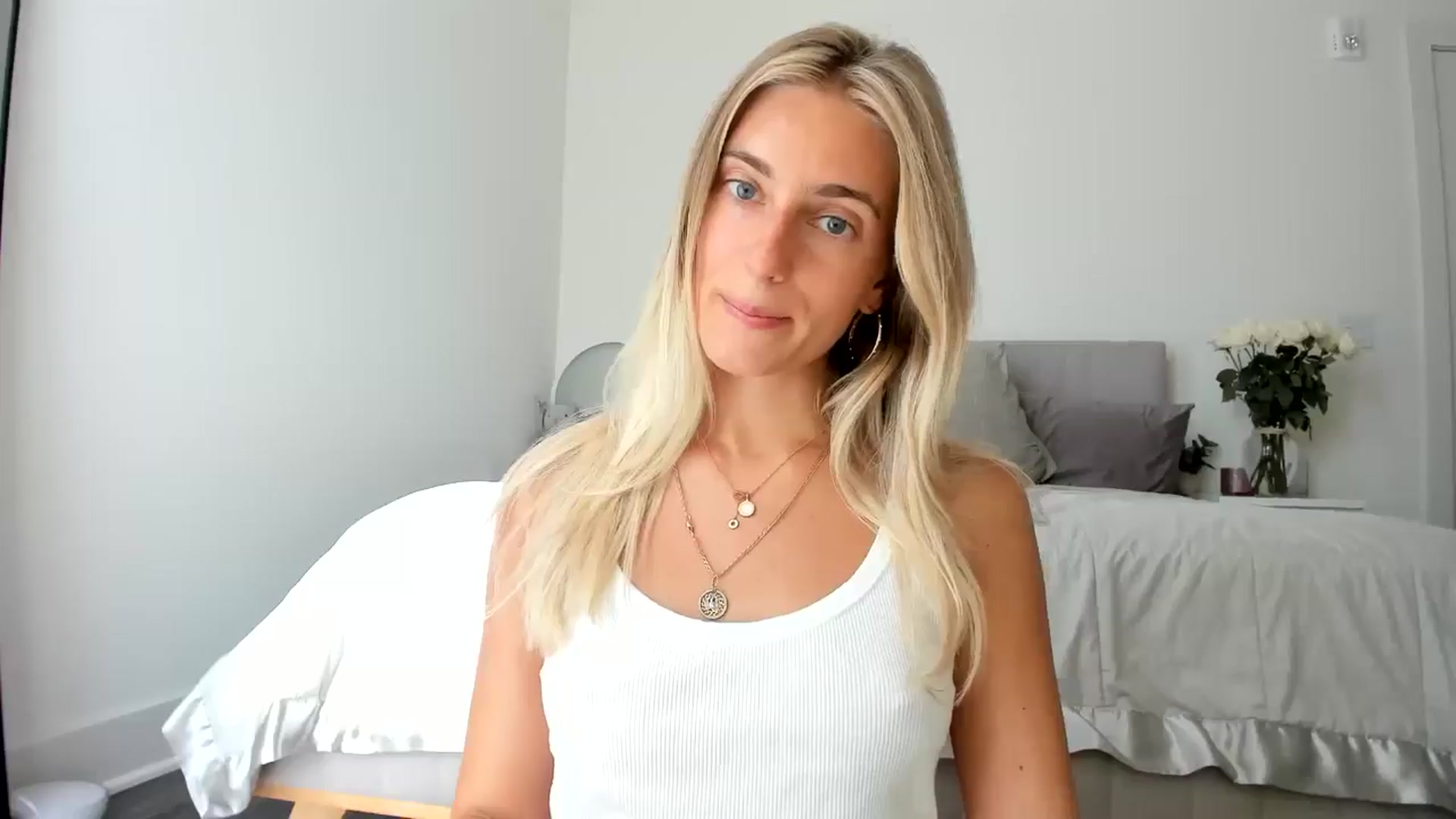 Gallery image thumbnail from Vodka_Queen's myfreecams stream on, 06/27/2024, 24:16 image 2 of 20