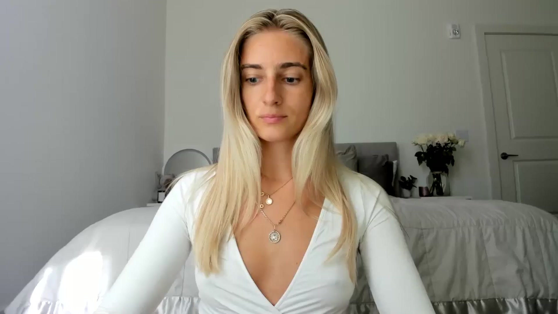 Gallery image thumbnail from Vodka_Queen's myfreecams stream on, 06/28/2024, 24:57 image 1 of 20