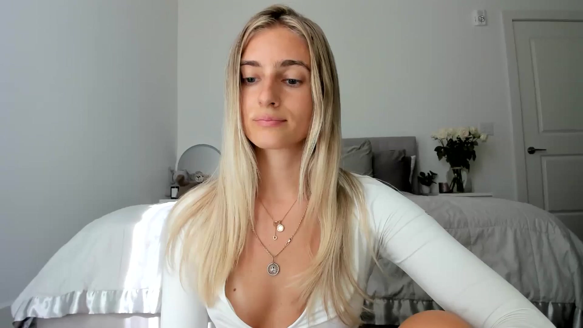 Gallery image thumbnail from Vodka_Queen's myfreecams stream on, 06/28/2024, 24:57 image 8 of 20