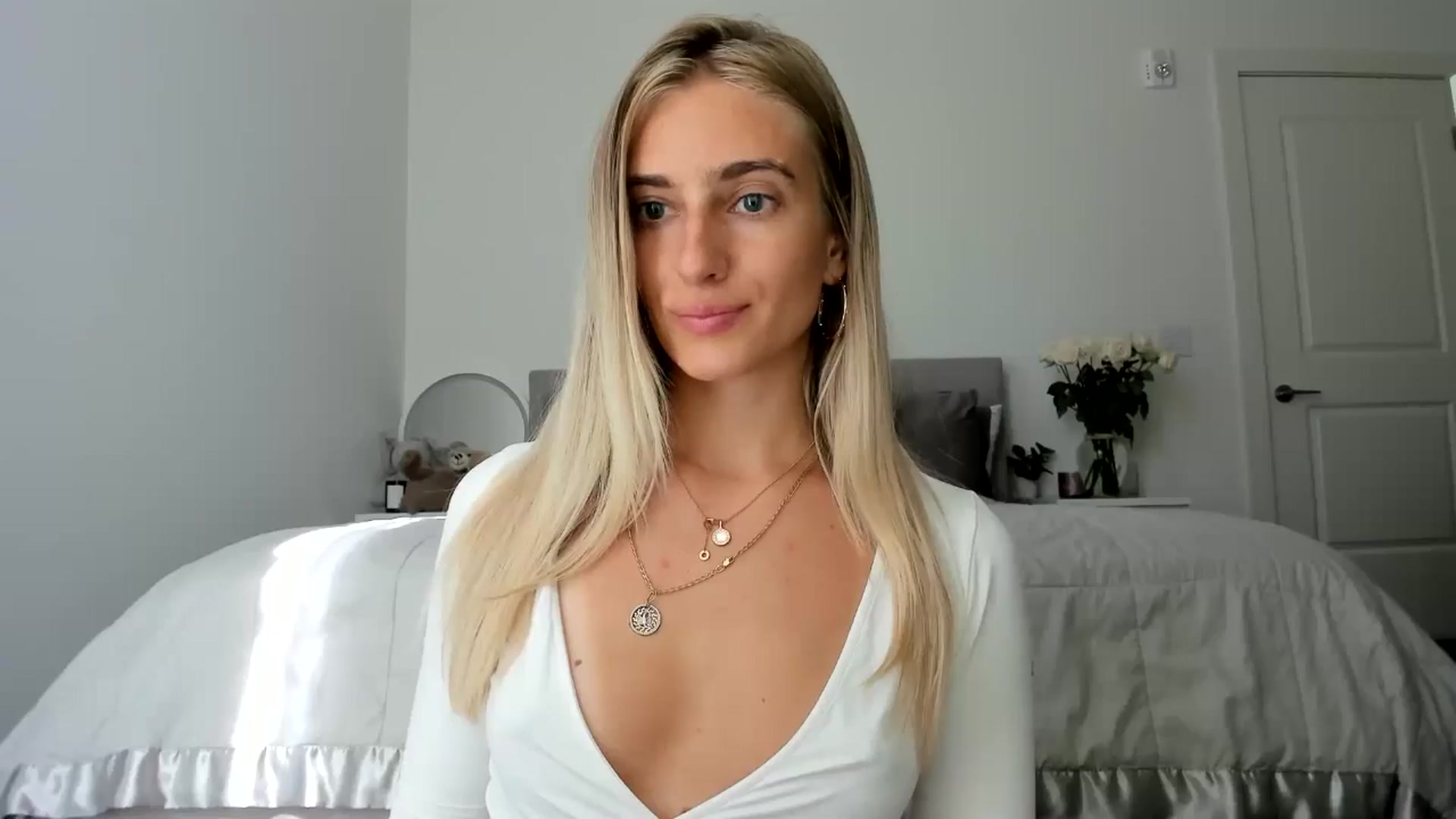Gallery image thumbnail from Vodka_Queen's myfreecams stream on, 06/28/2024, 24:57 image 7 of 20