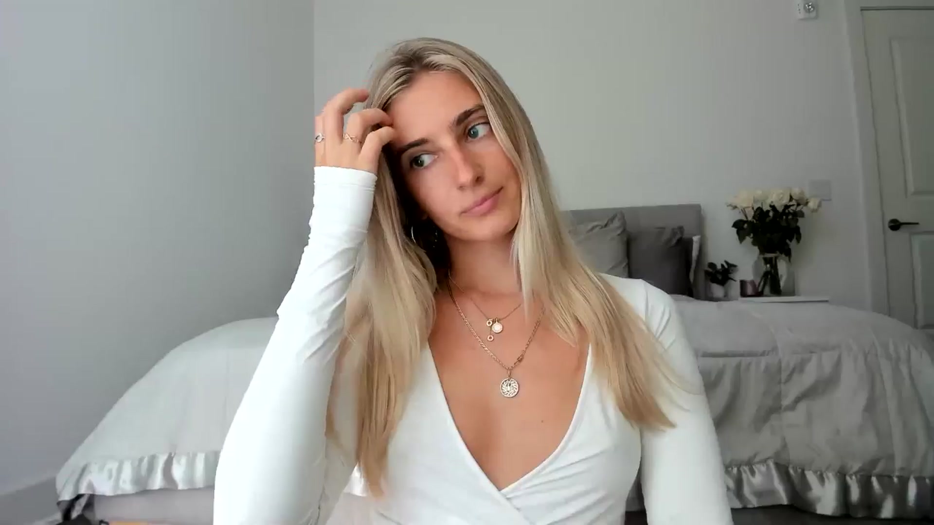 Gallery image thumbnail from Vodka_Queen's myfreecams stream on, 06/28/2024, 24:57 image 19 of 20