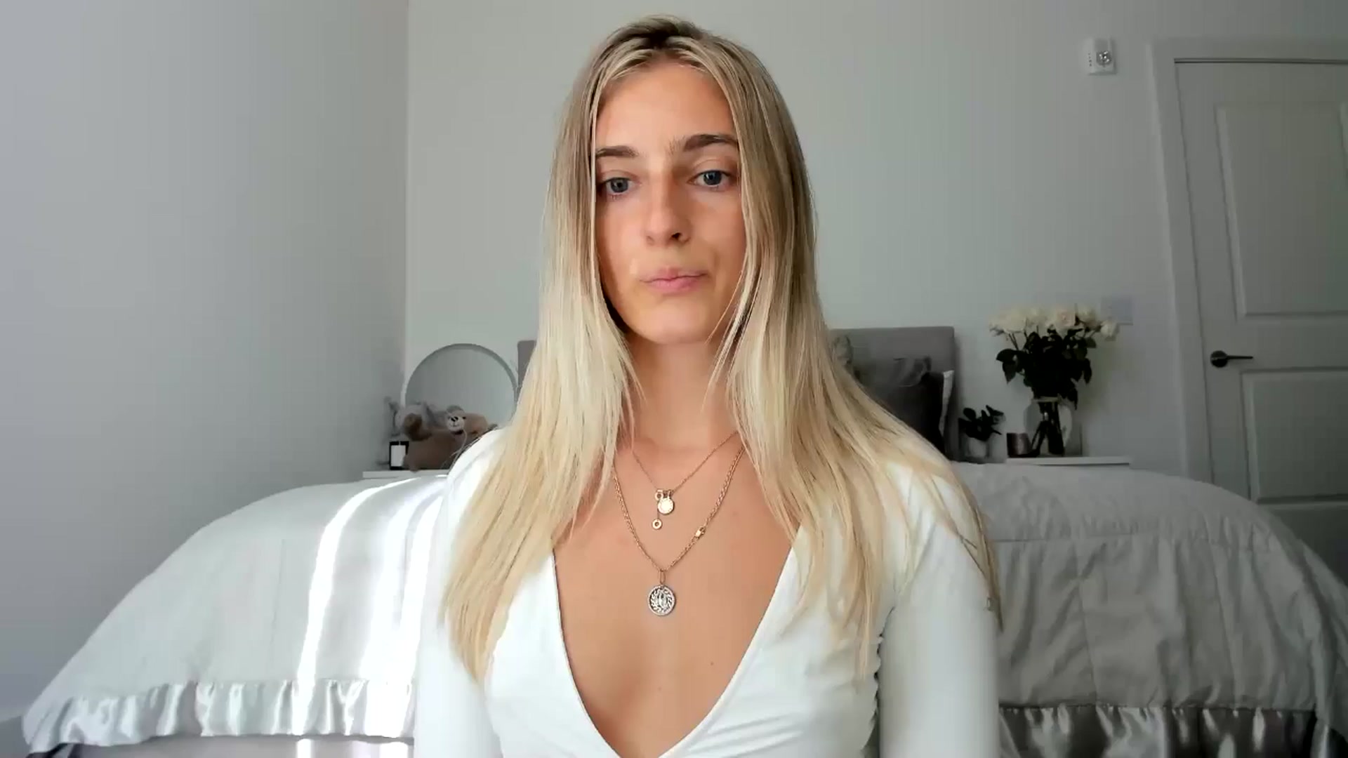 Gallery image thumbnail from Vodka_Queen's myfreecams stream on, 06/28/2024, 24:57 image 11 of 20