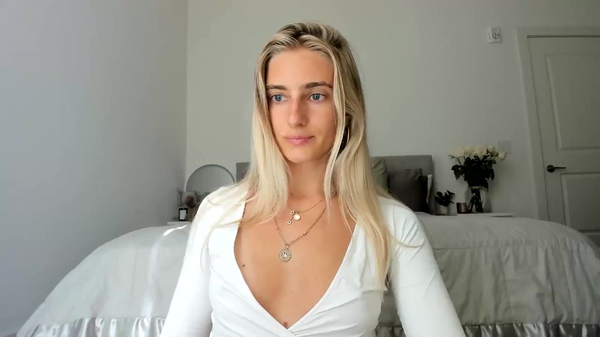 Gallery image thumbnail from Vodka_Queen's myfreecams stream on, 06/28/2024, 24:57 image 5 of 20