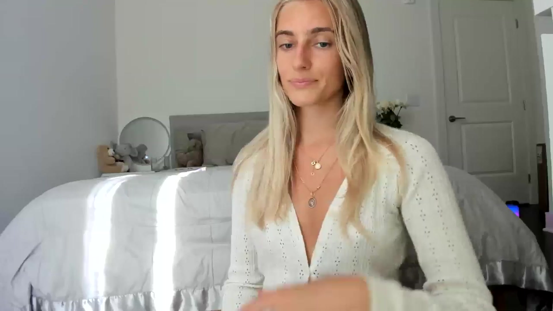 Gallery image thumbnail from Vodka_Queen's myfreecams stream on, 06/28/2024, 23:24 image 20 of 20
