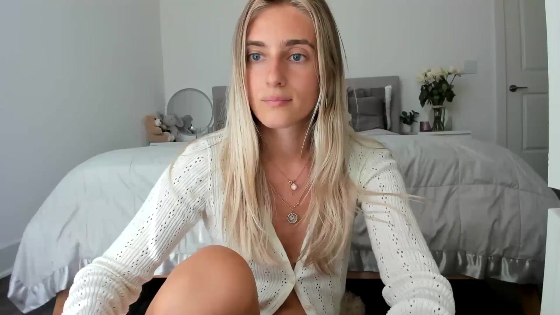 Gallery image thumbnail from Vodka_Queen's myfreecams stream on, 06/29/2024, 01:00 image 15 of 20