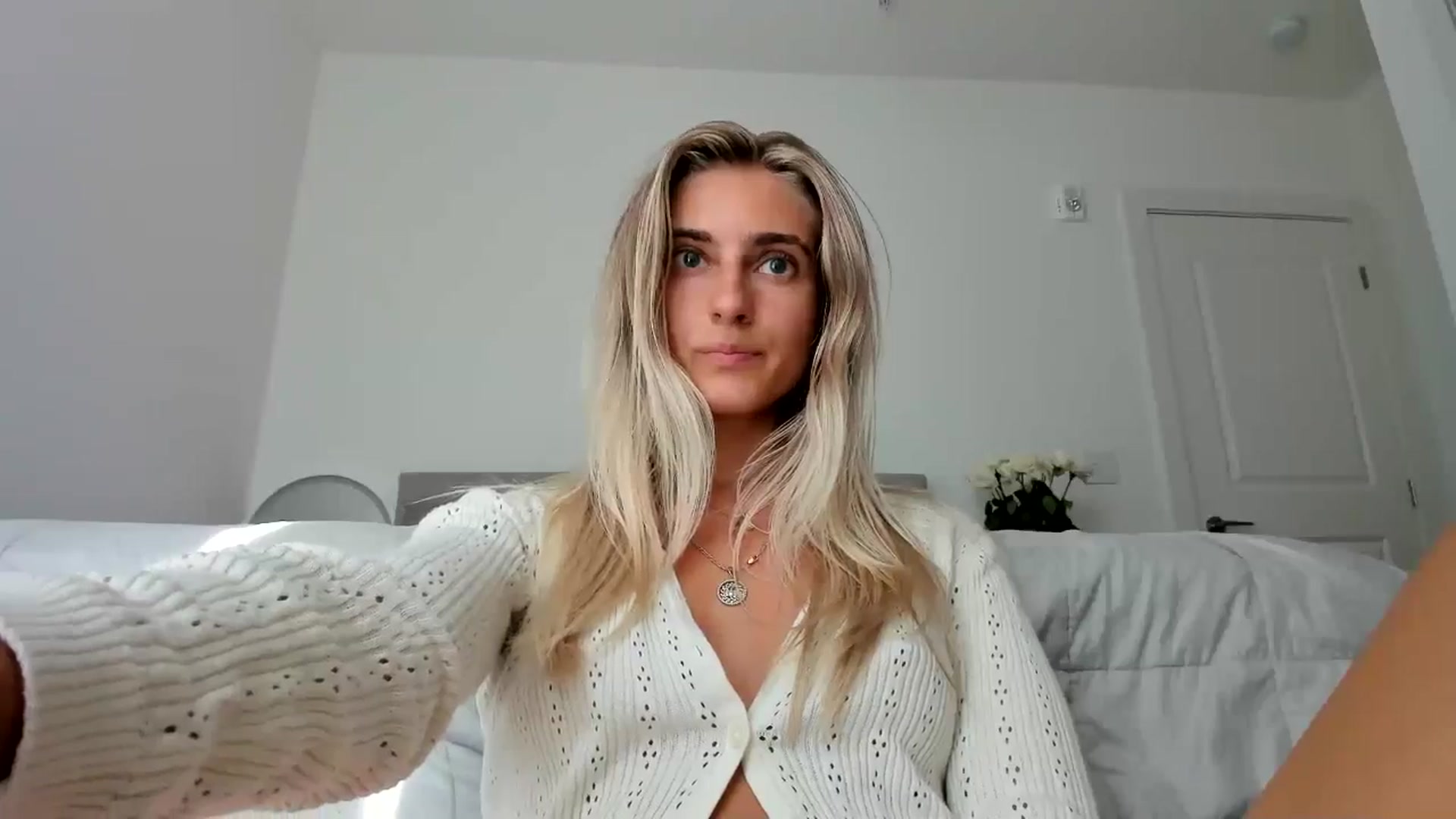 Gallery image thumbnail from Vodka_Queen's myfreecams stream on, 06/29/2024, 01:00 image 5 of 20