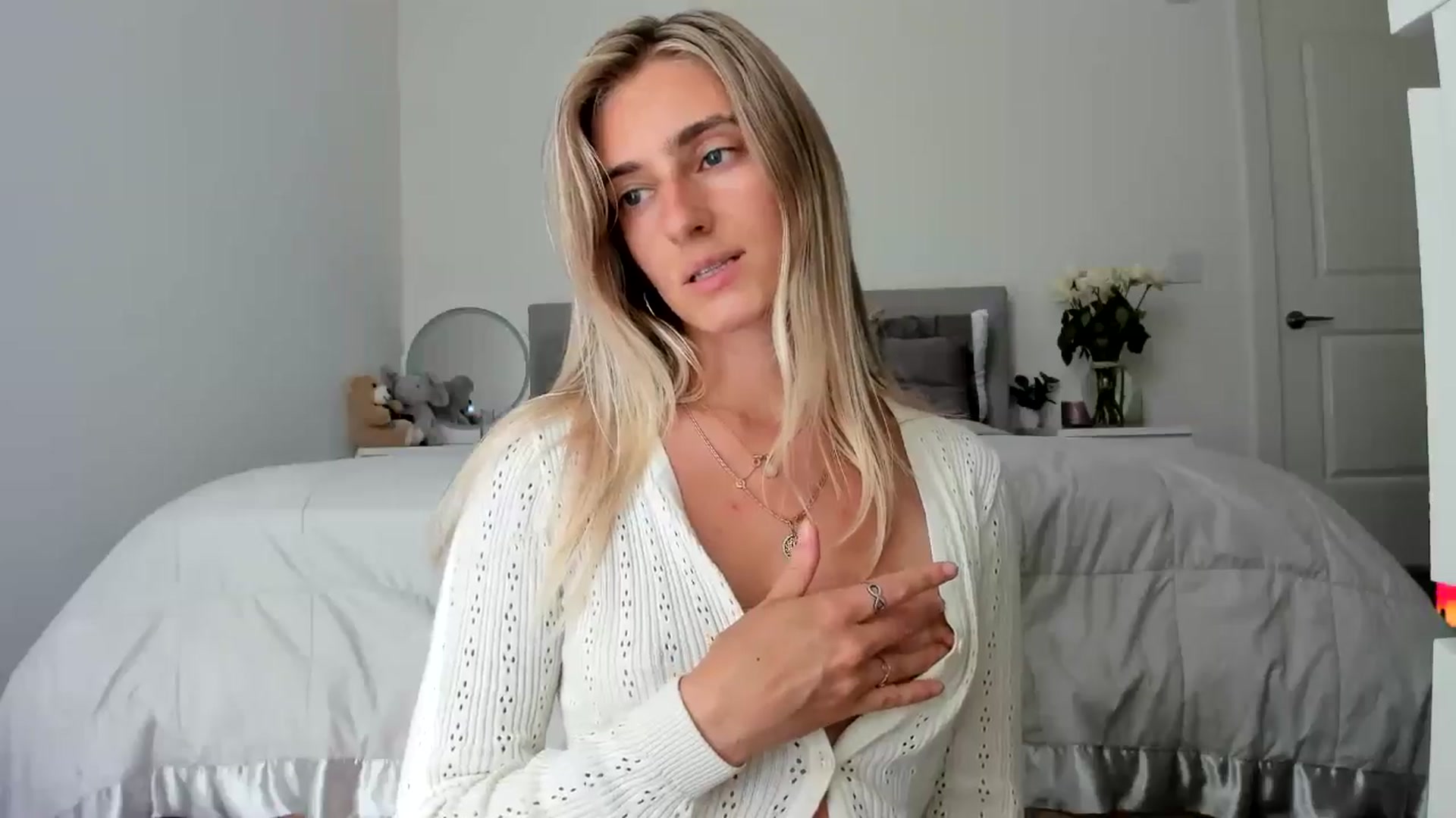 Gallery image thumbnail from Vodka_Queen's myfreecams stream on, 06/29/2024, 01:00 image 19 of 20