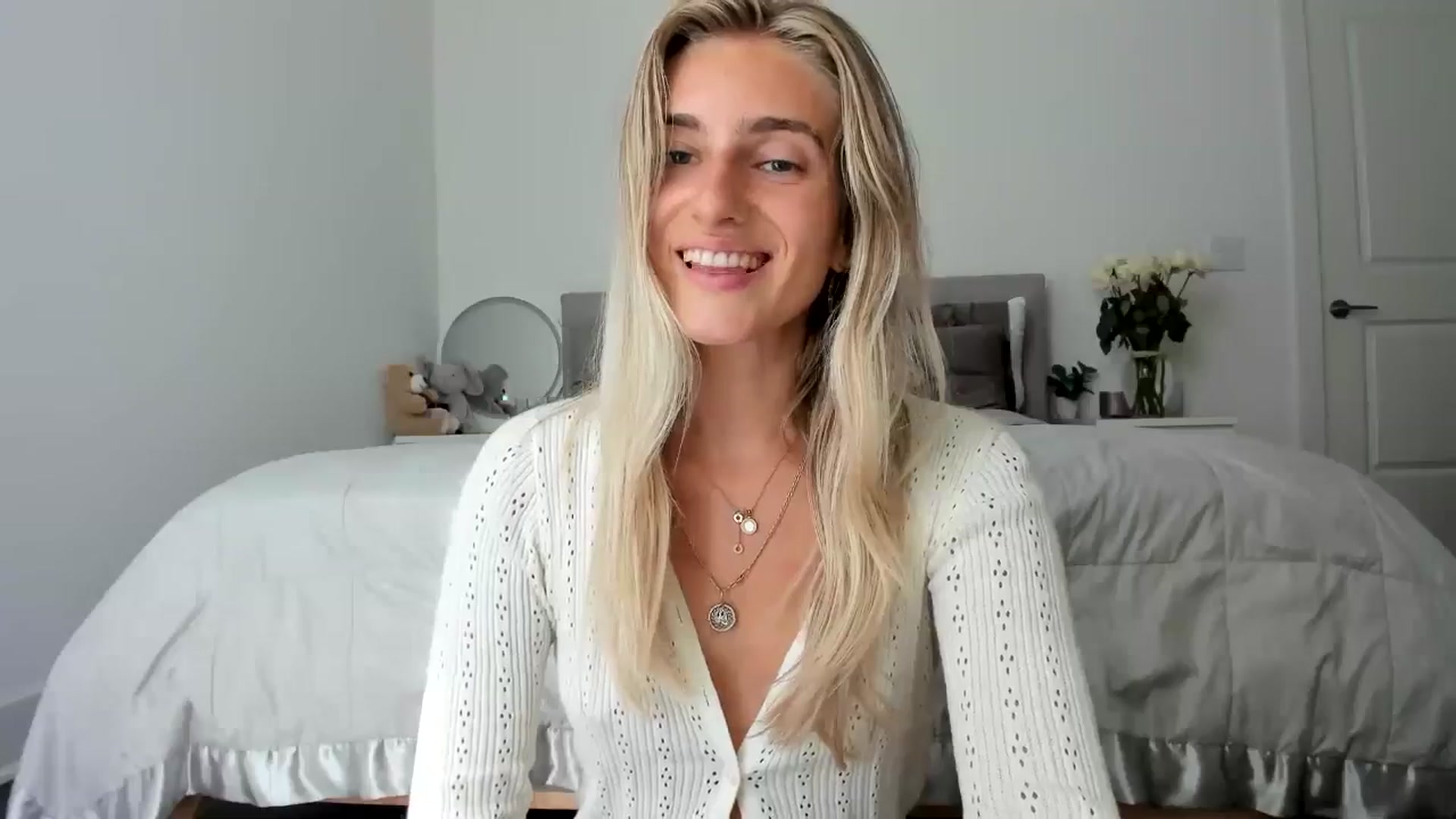 Gallery image thumbnail from Vodka_Queen's myfreecams stream on, 06/29/2024, 01:00 image 4 of 20