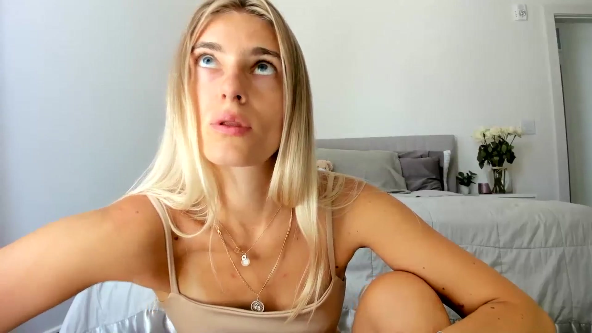 Gallery image thumbnail from Vodka_Queen's myfreecams stream on, 06/29/2024, 19:45 image 17 of 20
