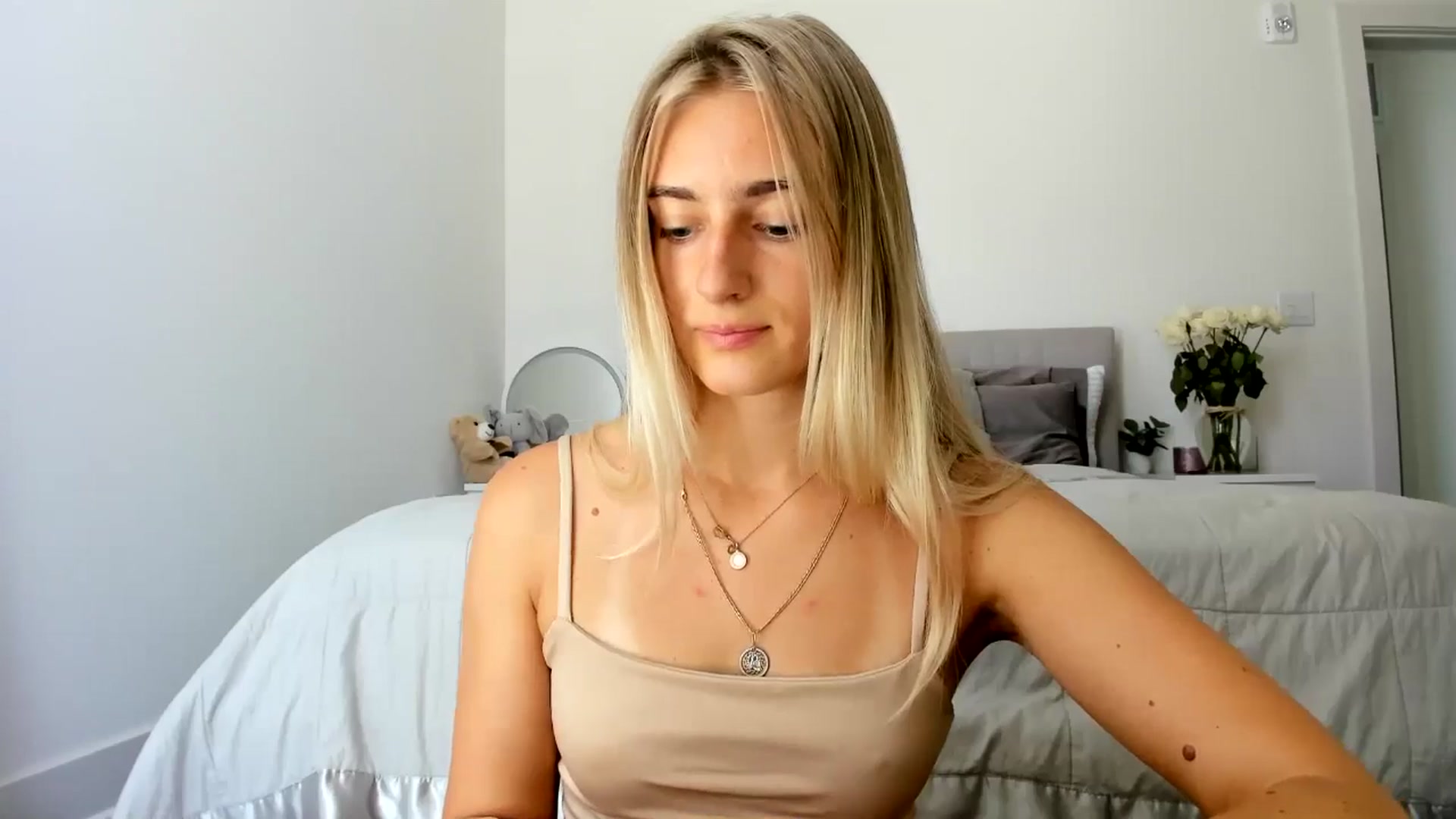Gallery image thumbnail from Vodka_Queen's myfreecams stream on, 06/29/2024, 19:45 image 18 of 20