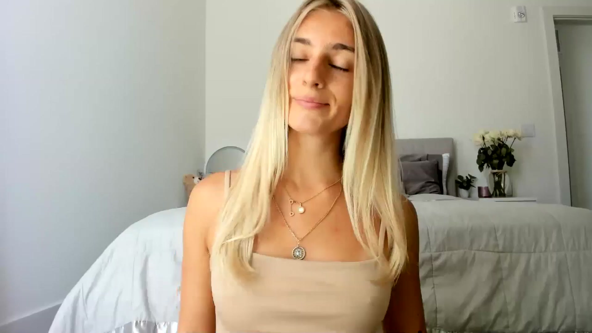 Gallery image thumbnail from Vodka_Queen's myfreecams stream on, 06/29/2024, 21:36 image 2 of 20