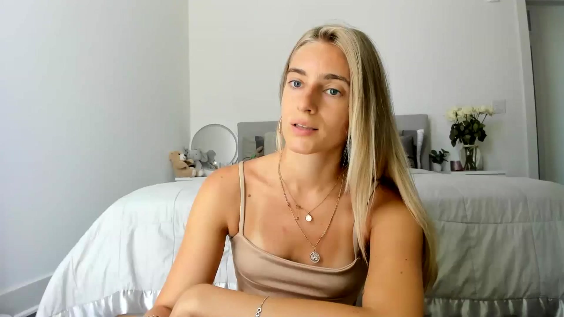 Gallery image thumbnail from Vodka_Queen's myfreecams stream on, 06/29/2024, 21:36 image 10 of 20