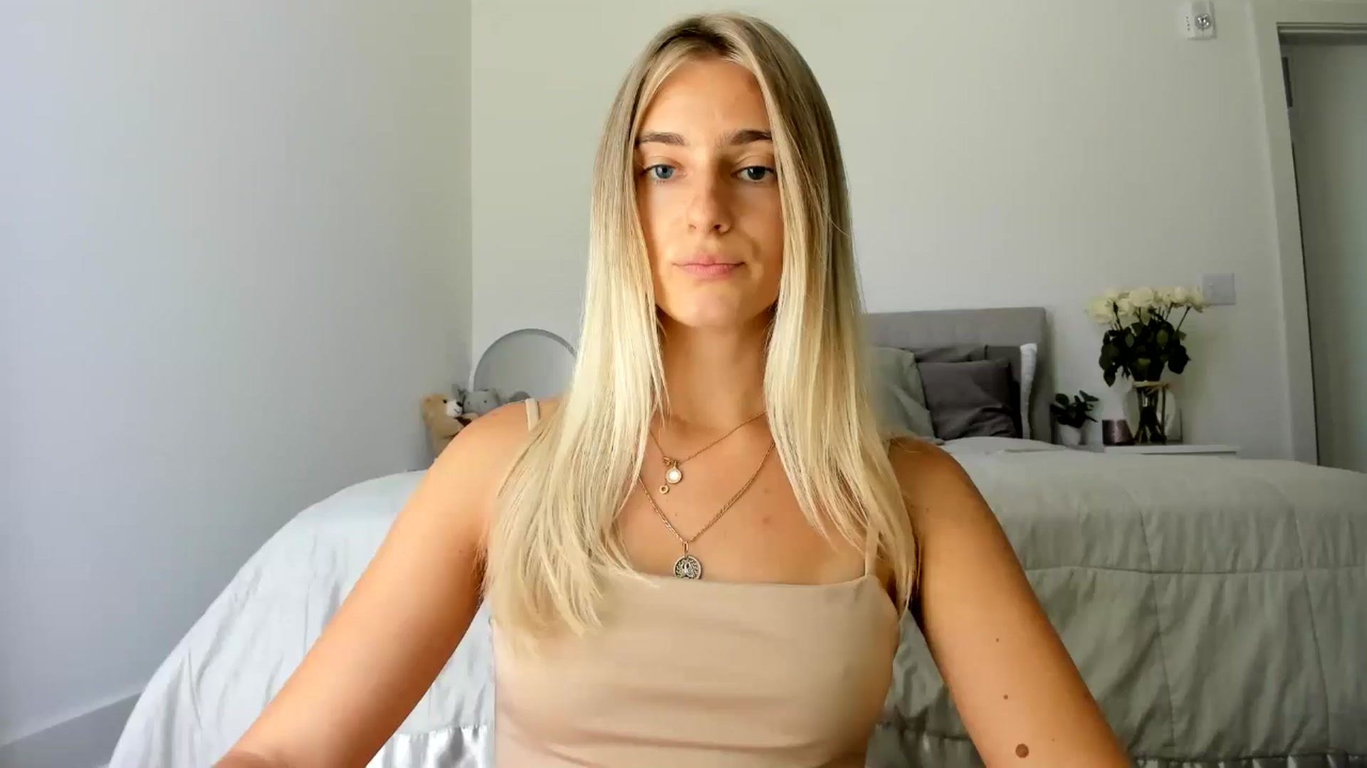 Gallery image thumbnail from Vodka_Queen's myfreecams stream on, 06/29/2024, 21:36 image 3 of 20