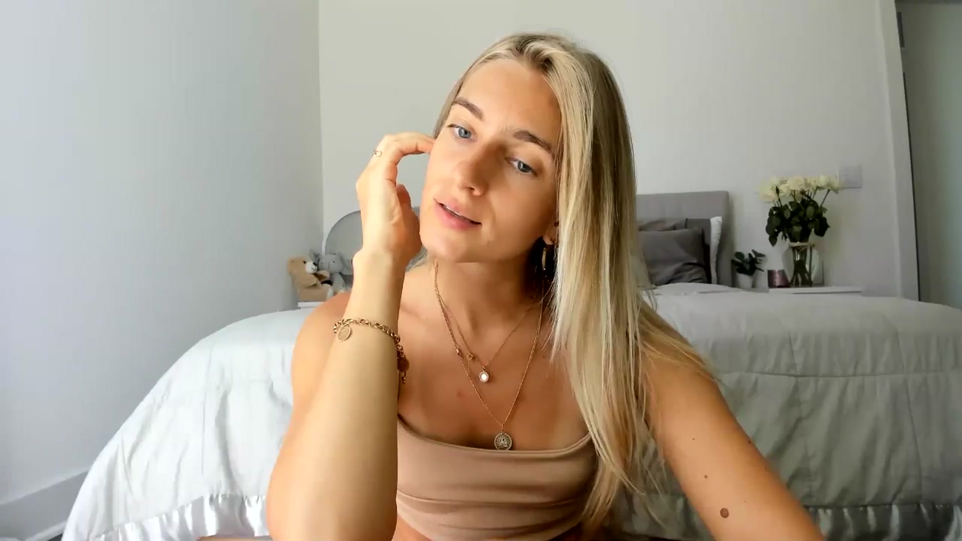Gallery image thumbnail from Vodka_Queen's myfreecams stream on, 06/29/2024, 21:36 image 12 of 20
