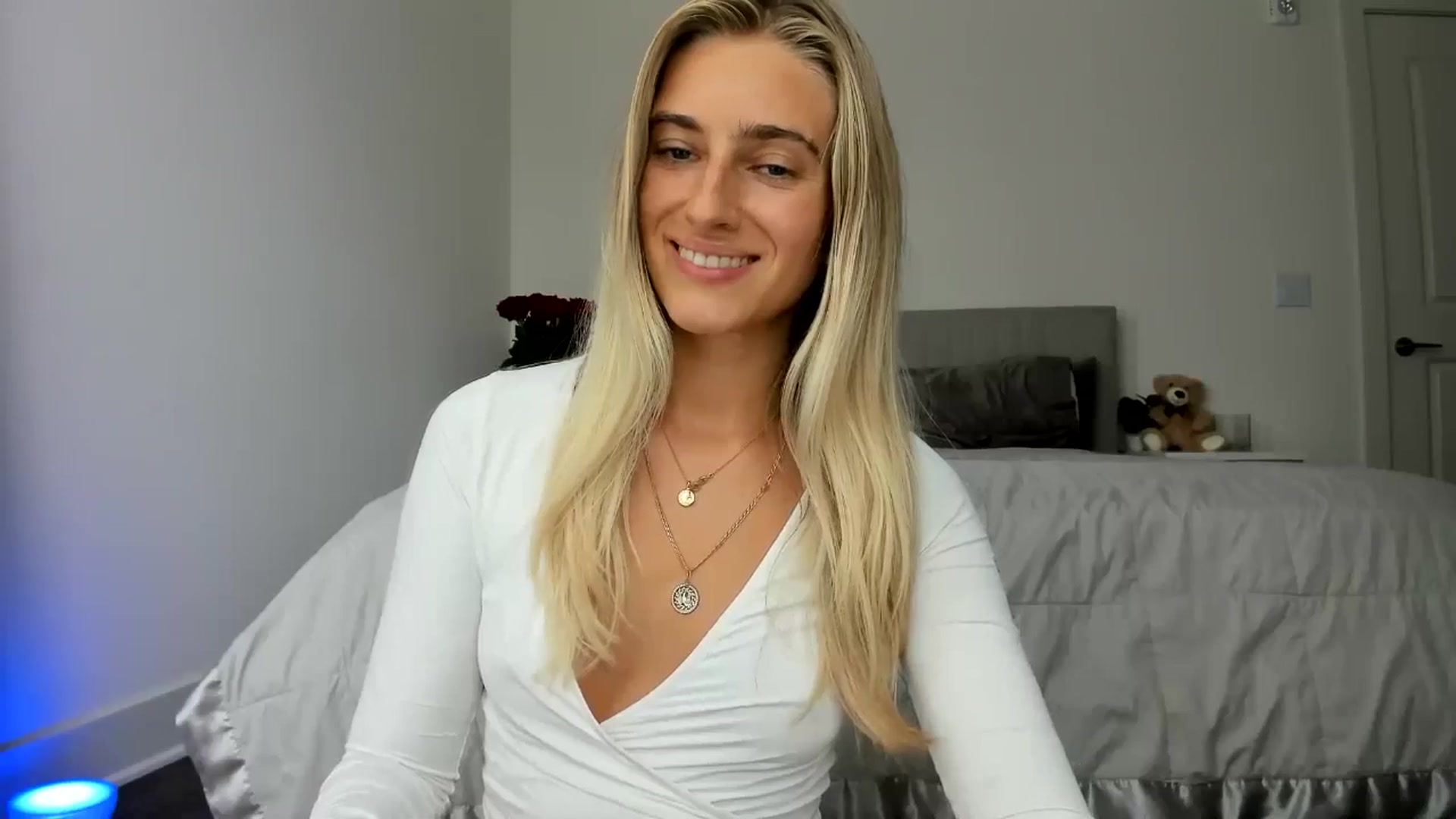 Gallery image thumbnail from Vodka_Queen's myfreecams stream on, 08/01/2024, 21:56 image 8 of 20