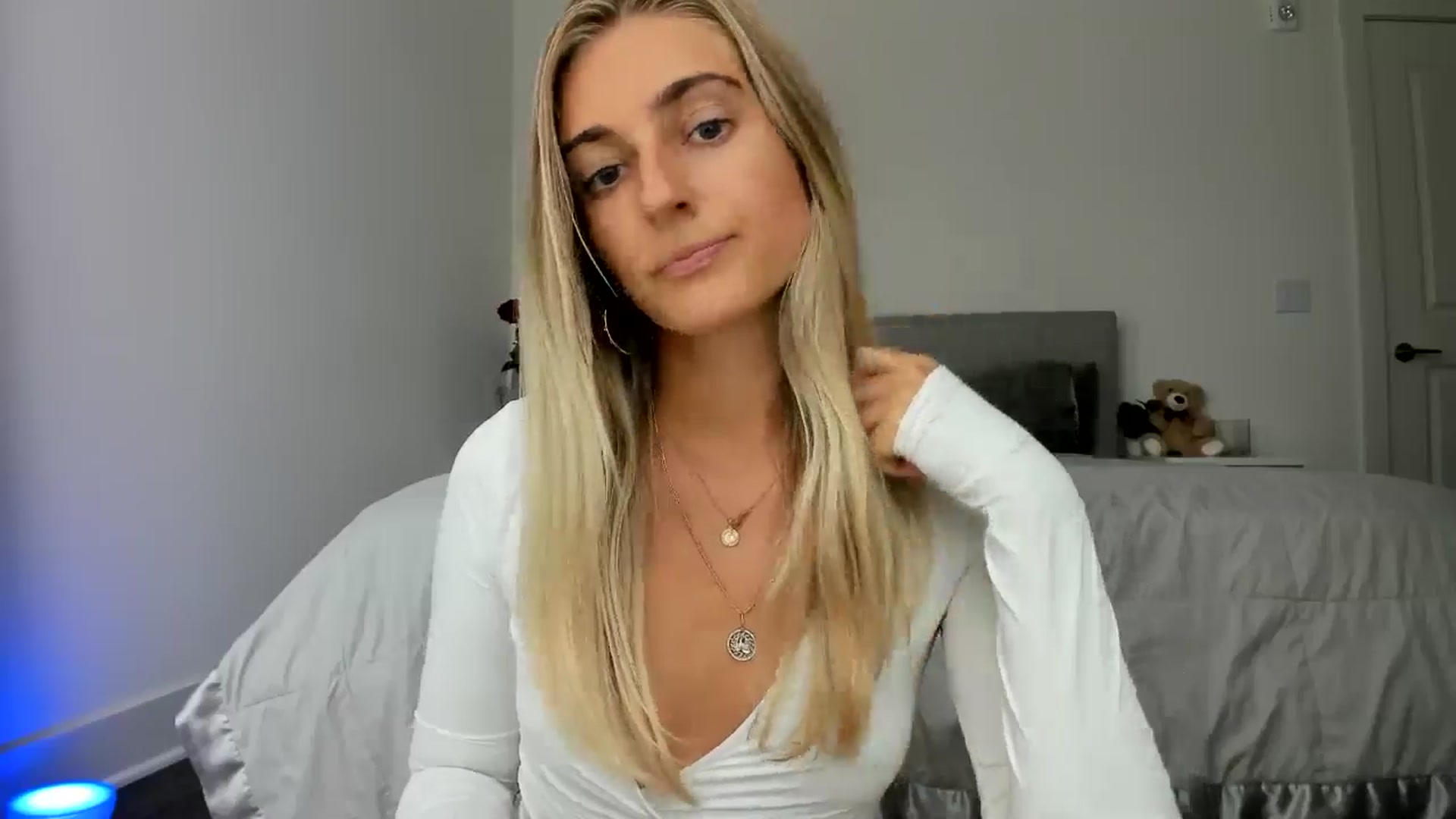Gallery image thumbnail from Vodka_Queen's myfreecams stream on, 08/01/2024, 21:56 image 6 of 20